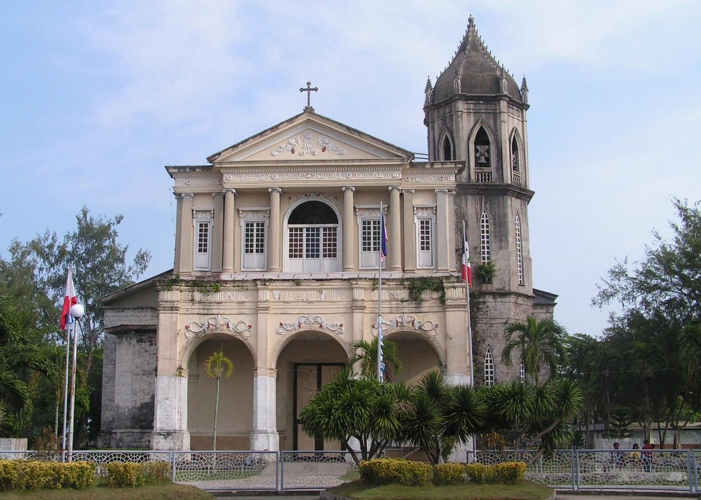 Panglao Island Bohol Day Tour (Hinagdanan Cave Dauis, Bohol Bee Farm)