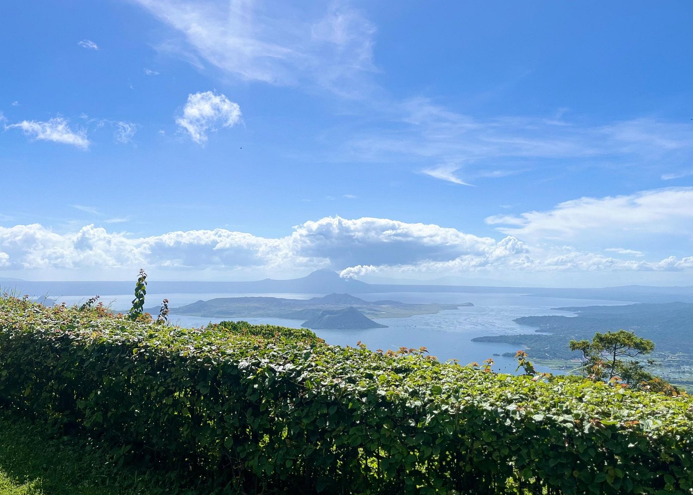 Tagaytay Day Tour sightseeing with Panoramic Taal volcano view