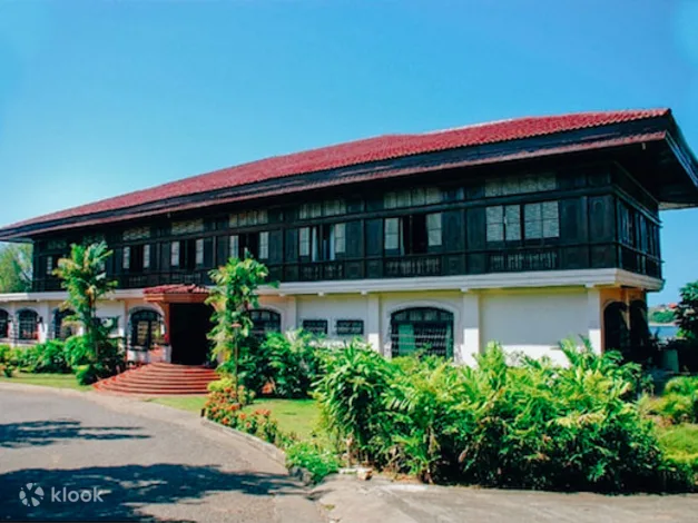 Paoay Church & Malacanang of the North Half-day Historical & Architecture Tour
