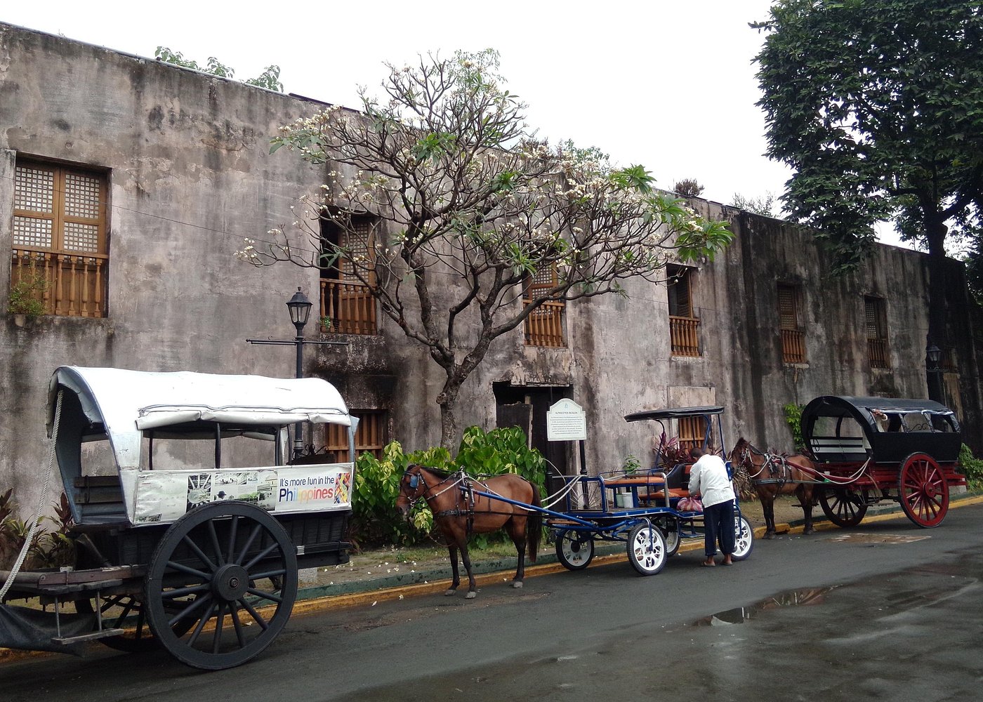 Manila Old and New: Sightseeing Tour Including Intramuros and Fort Santiago