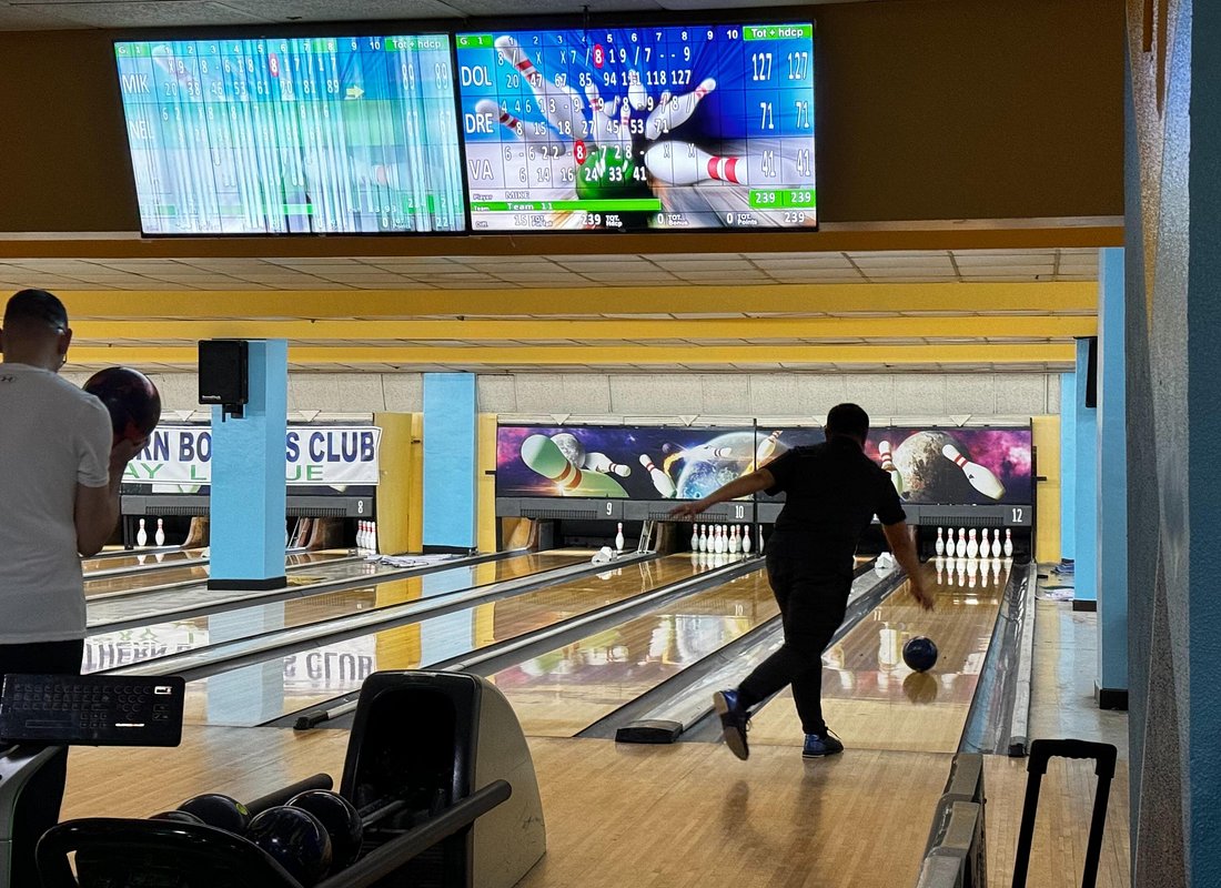 Private Tour Makati's Little Tokyo and Cinema Square