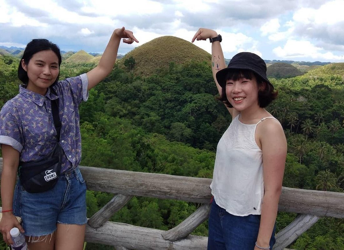 Chocolate hills tour with Tarsier & Loboc river Buffet Lunch (half-day tour)