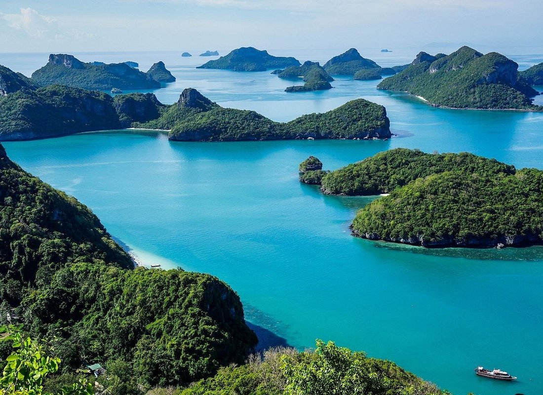 Hundred Islands Day tour in Pangasinan (Min. of 6 Person)