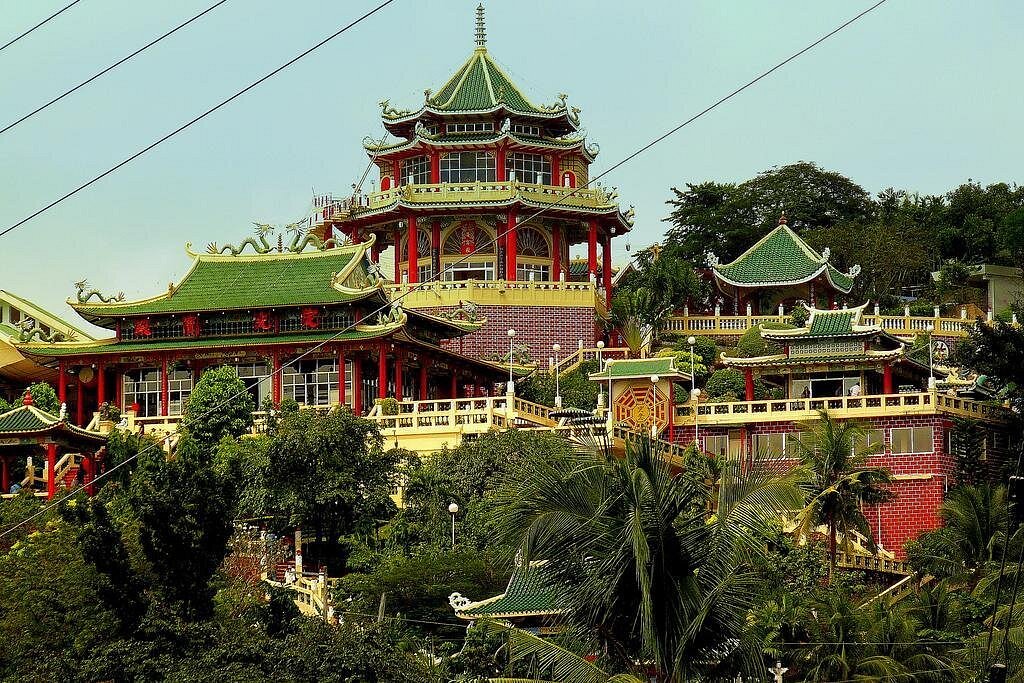 3D2N Budget Cebu City Tour and Moalboal for 4 persons