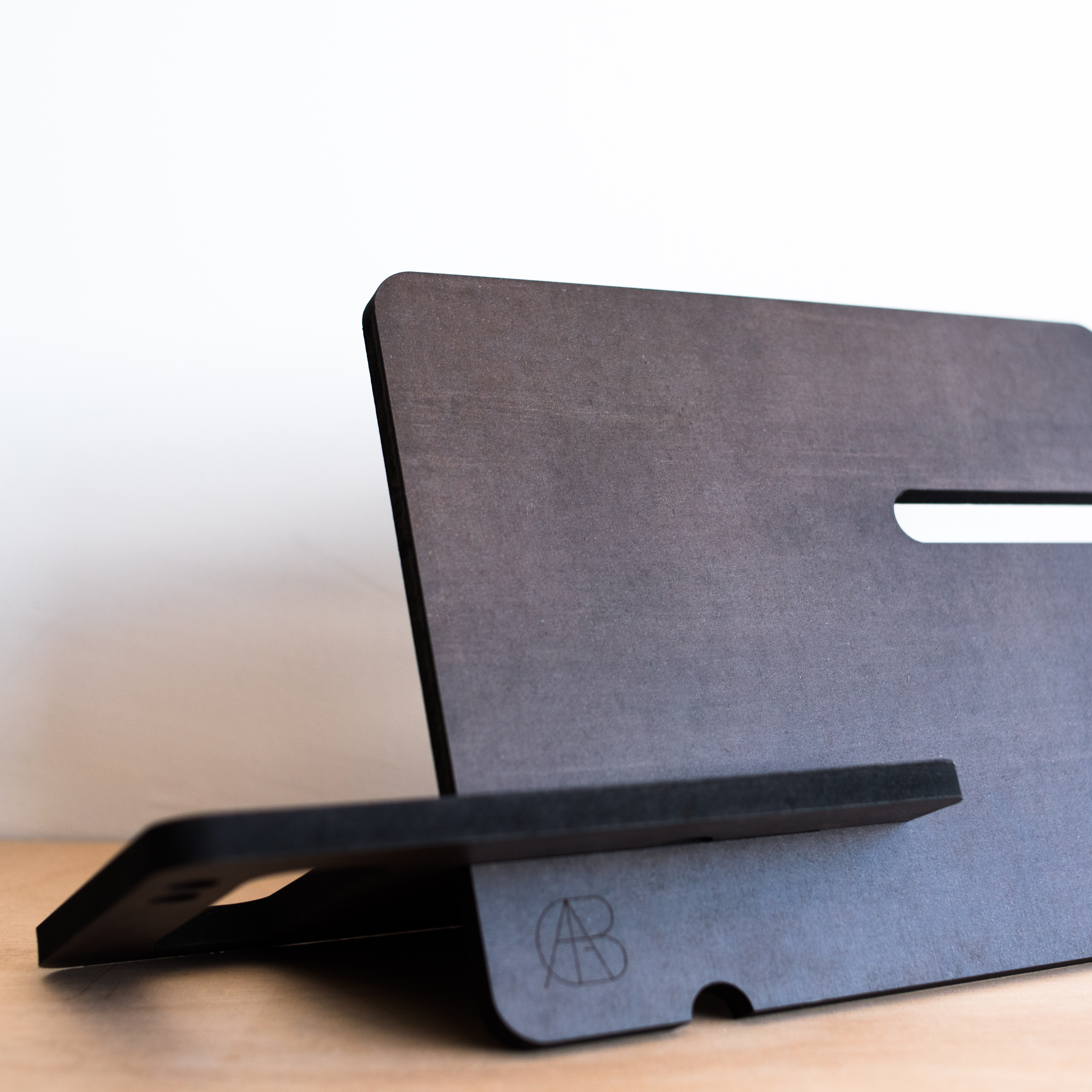 Dock / Base de escritorio para celular y accesorios