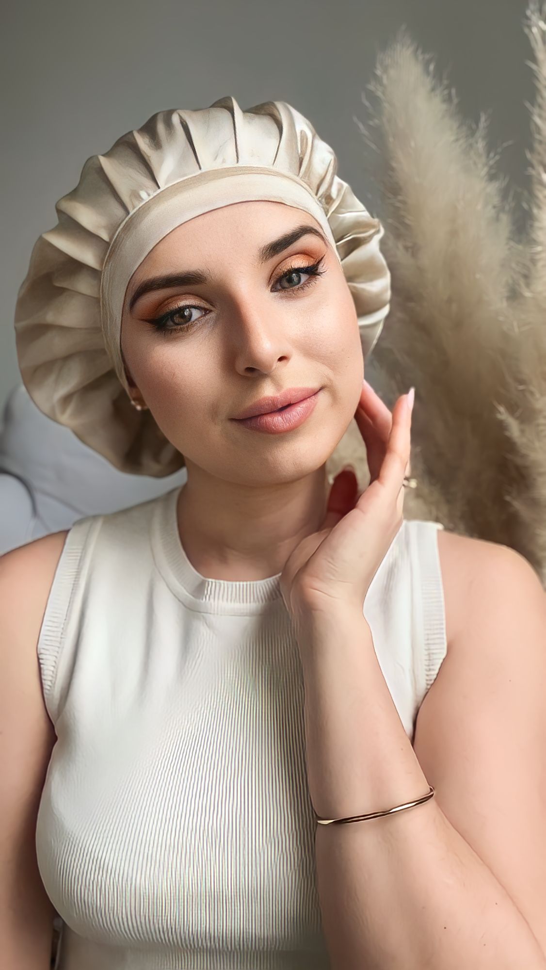 Bonnet en soie, champagne 