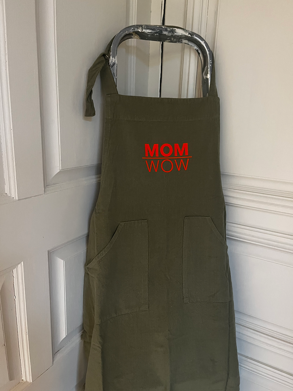 Le Tablier Kaki Floqué Velours Orange Vif - "MoM Wow"