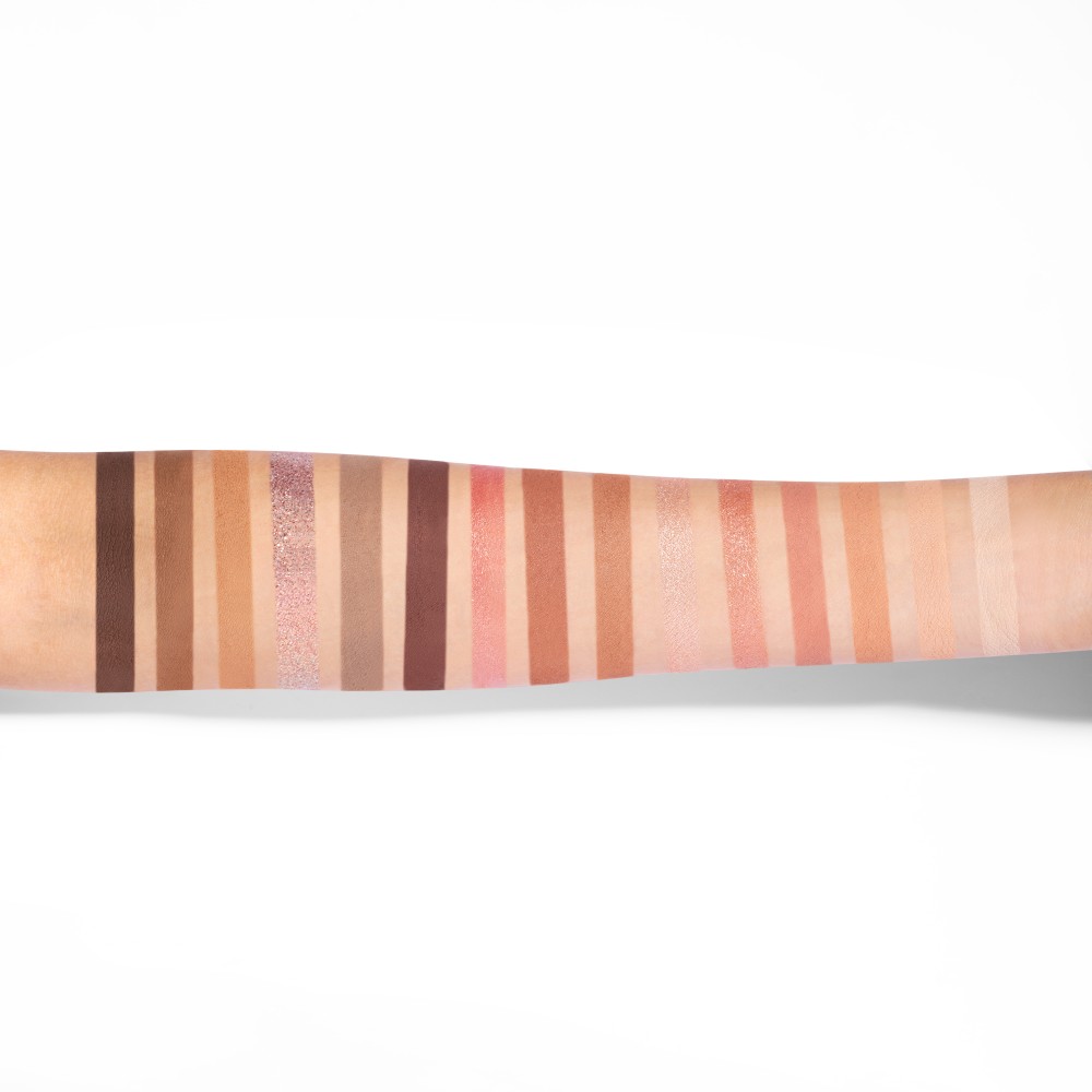 15Pan eyeshadow