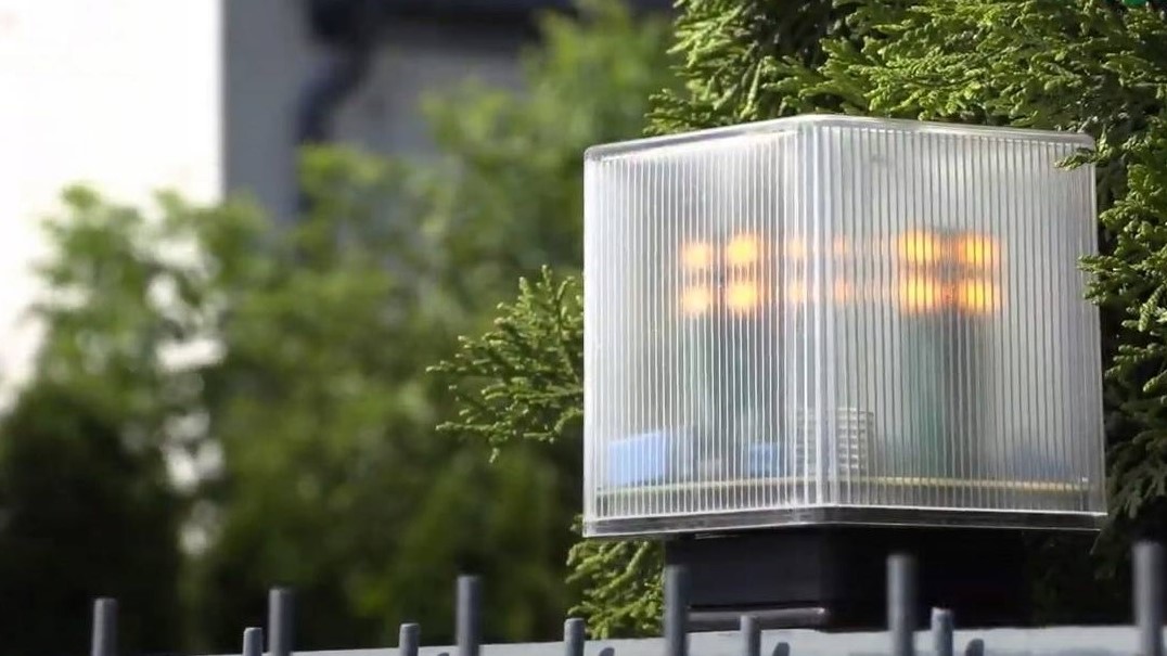 Signaline lempa su  antena, signalui stiprinti