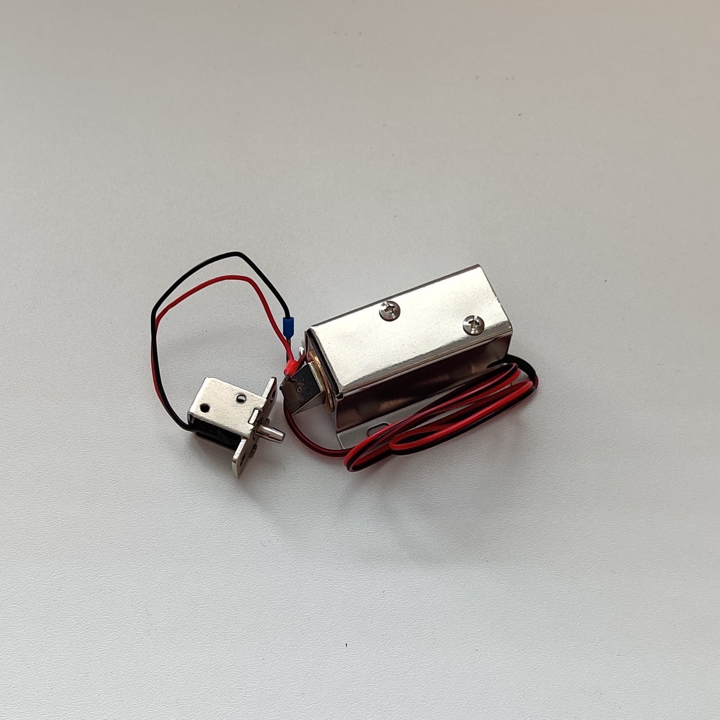 Elektroninės elektromagnetinės spynos