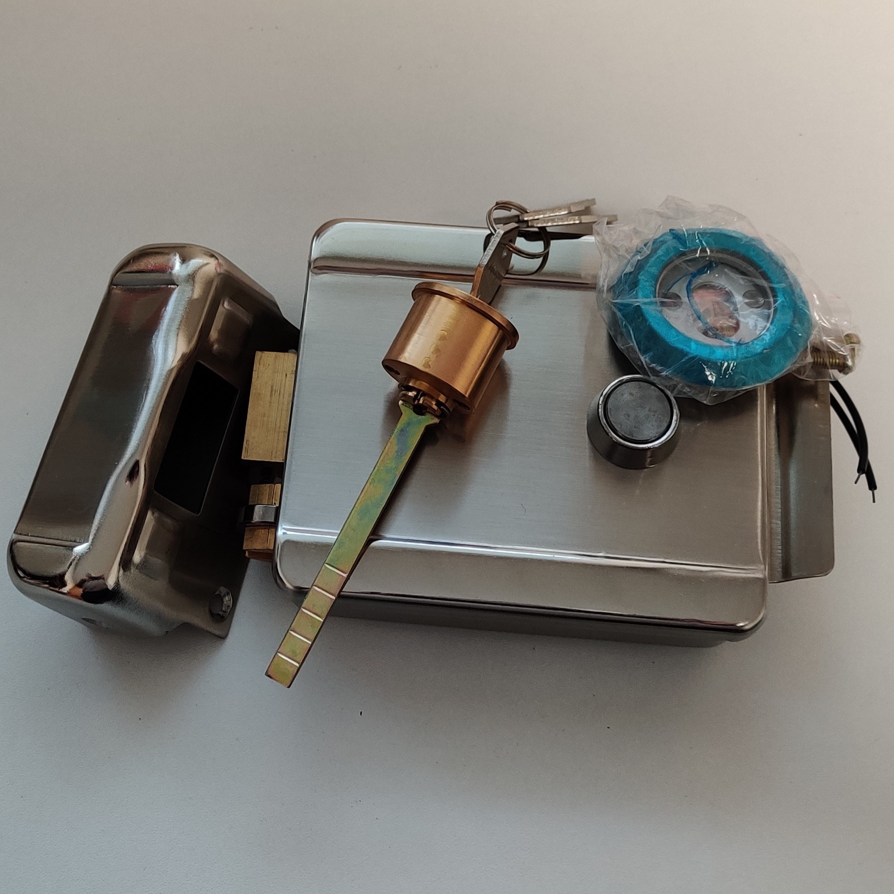 Elektromechanine durų spyna