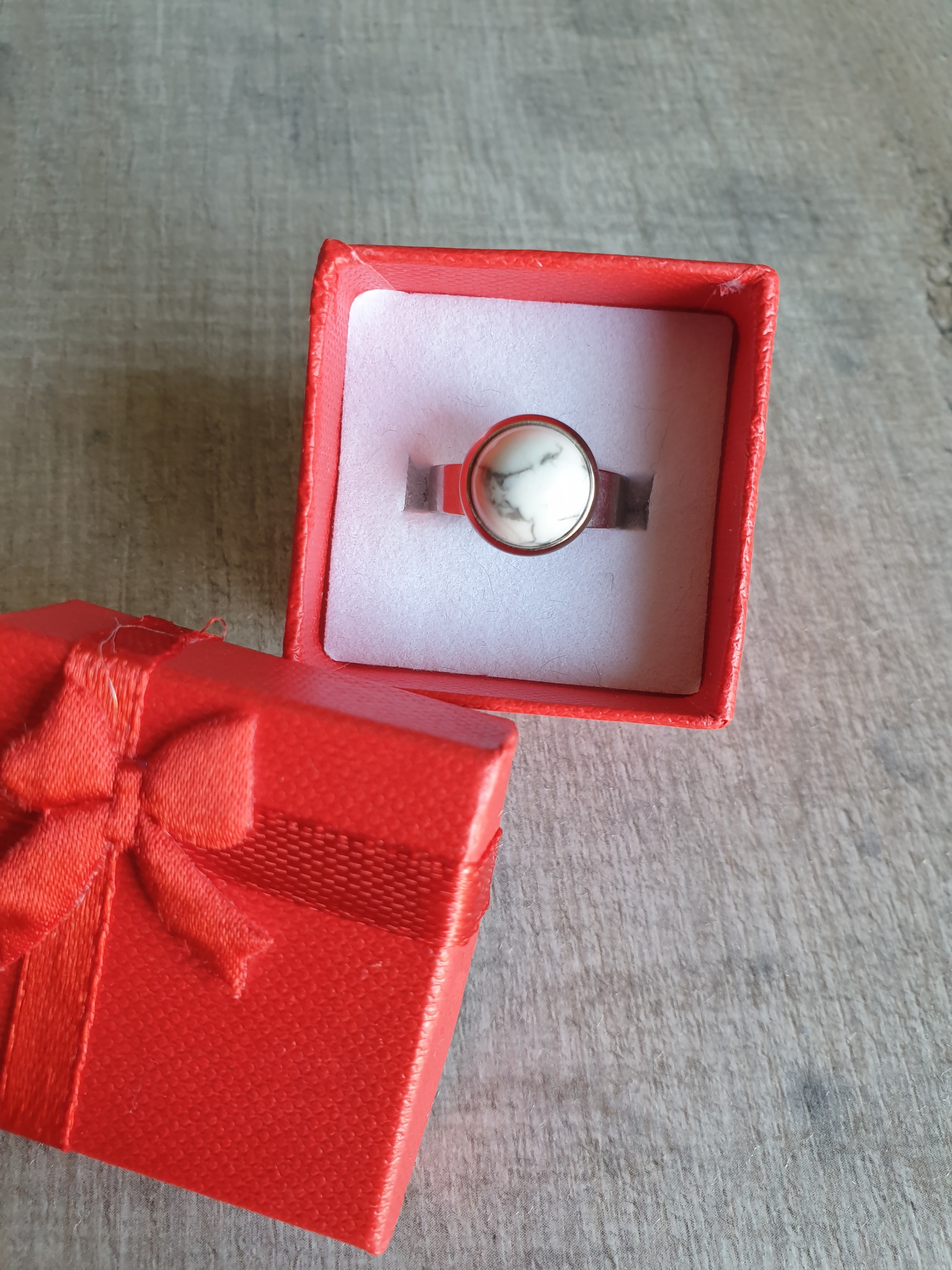 Bague ronde argentée HOWLITE