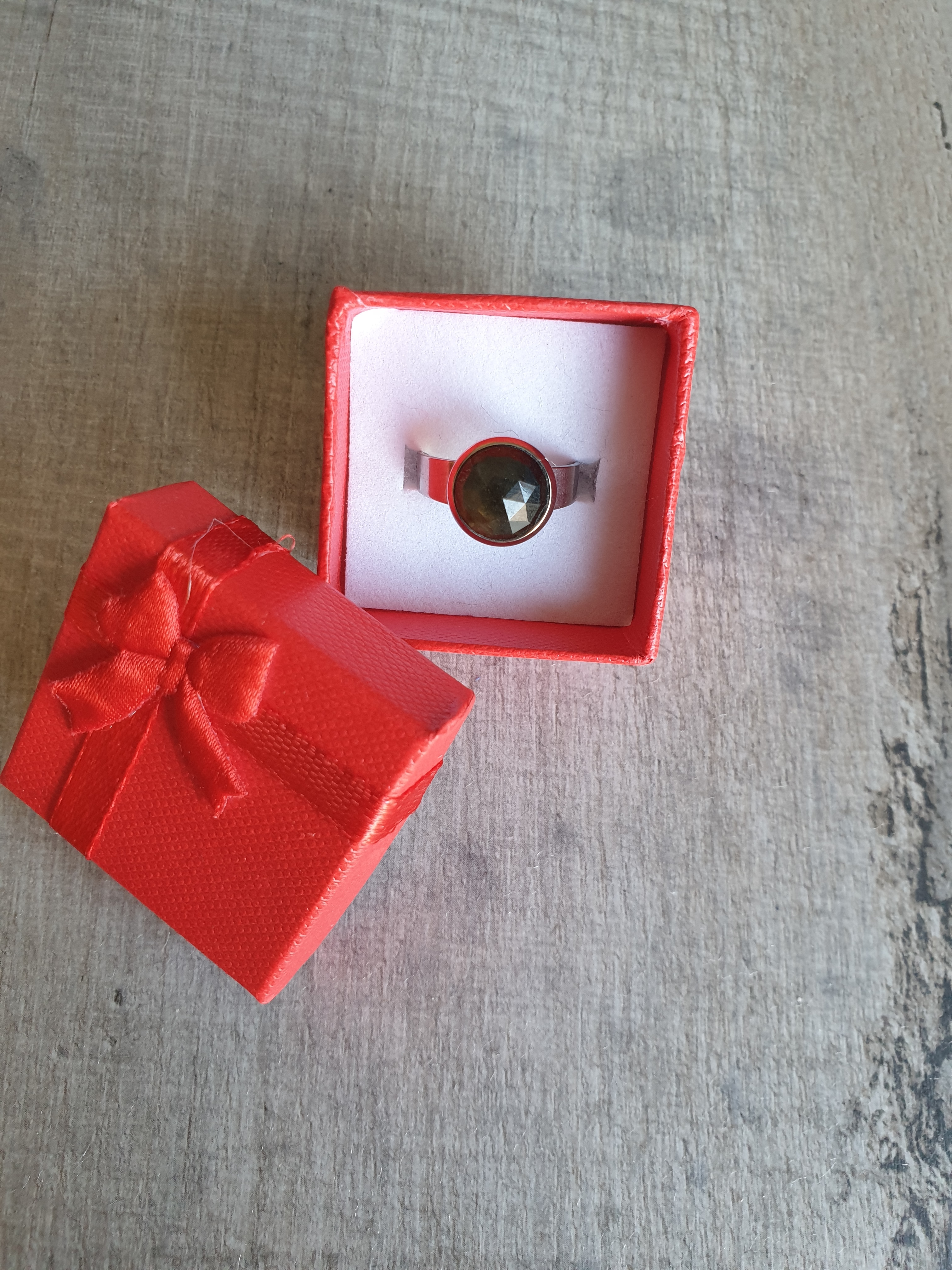 Bague ronde argentée LABRADORITE A FACETTE