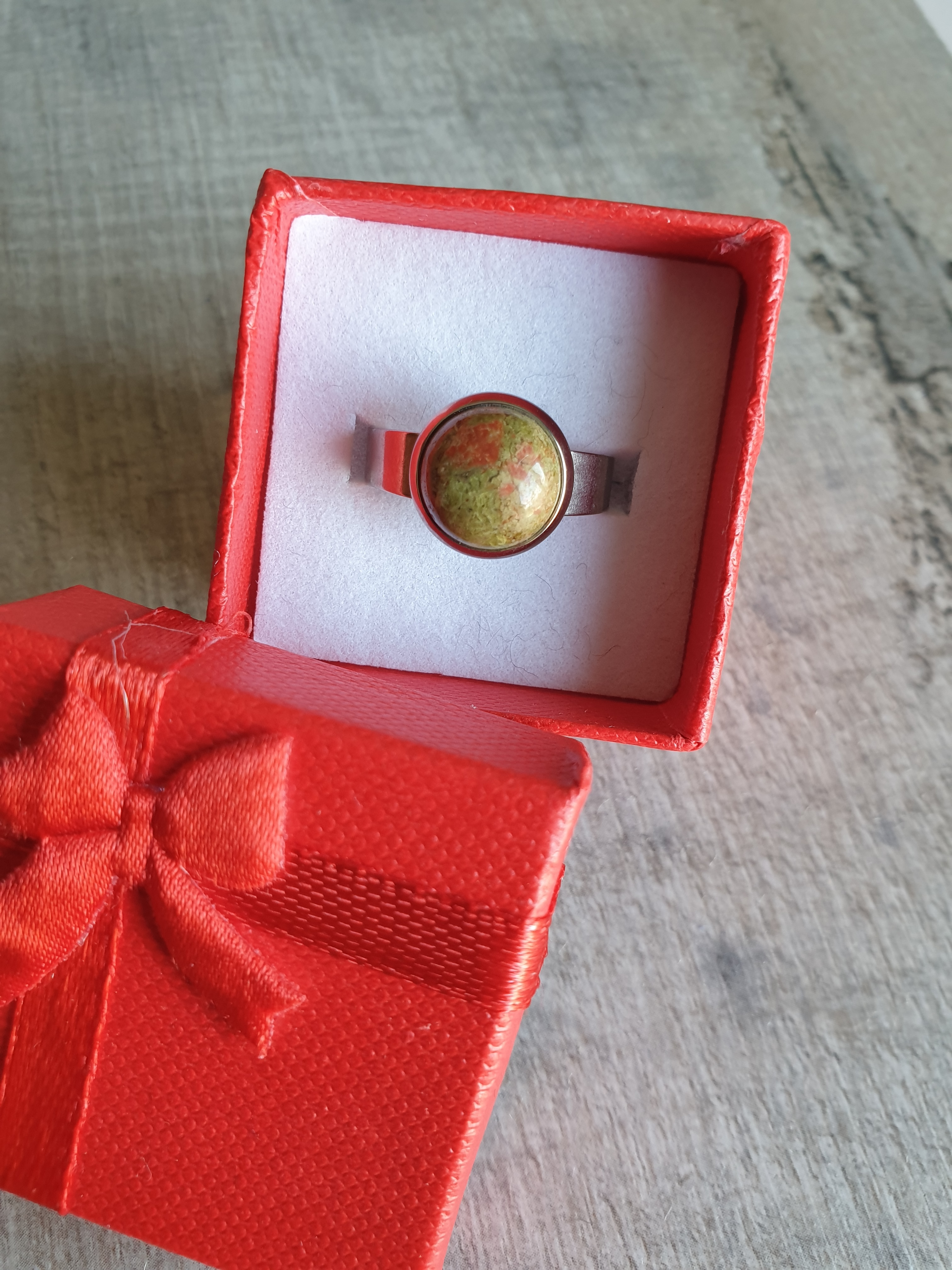 Bague ronde argentée UNAKITE