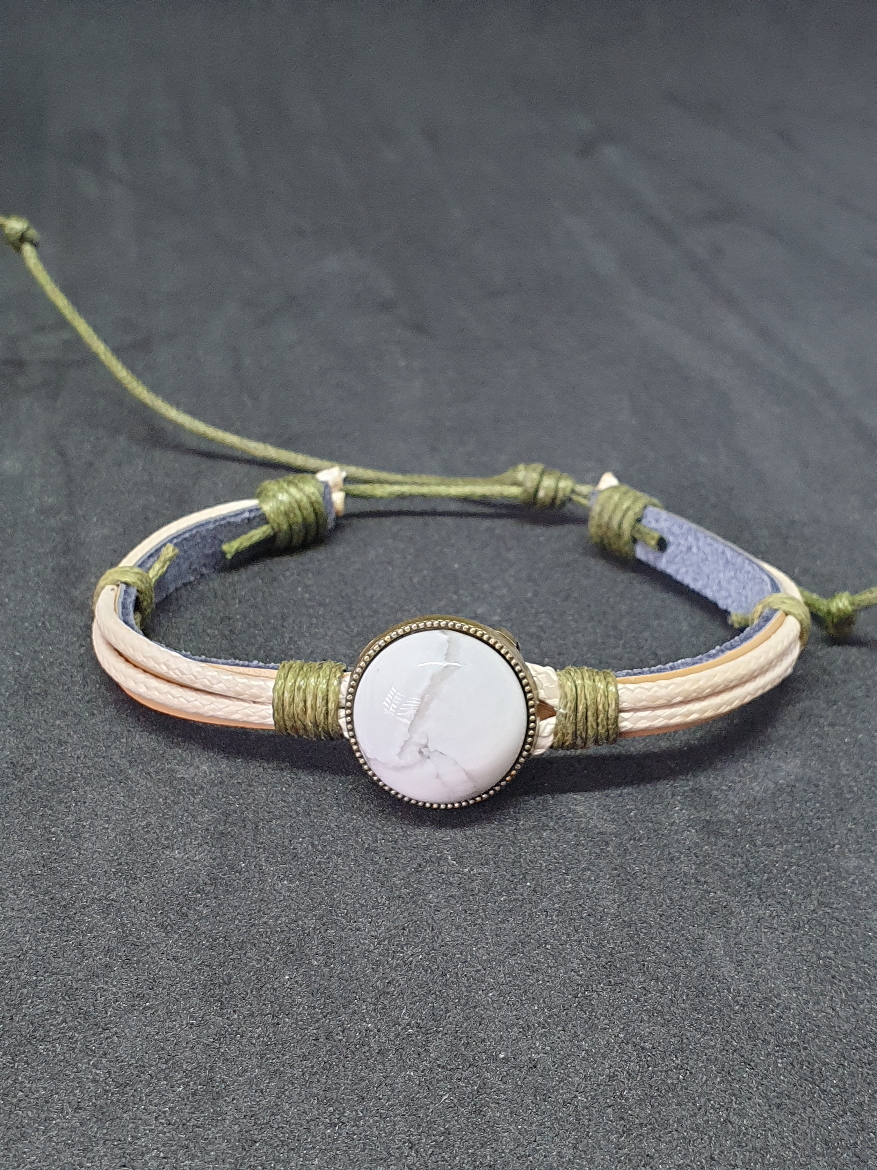 Bracelet cuir HOWLITE