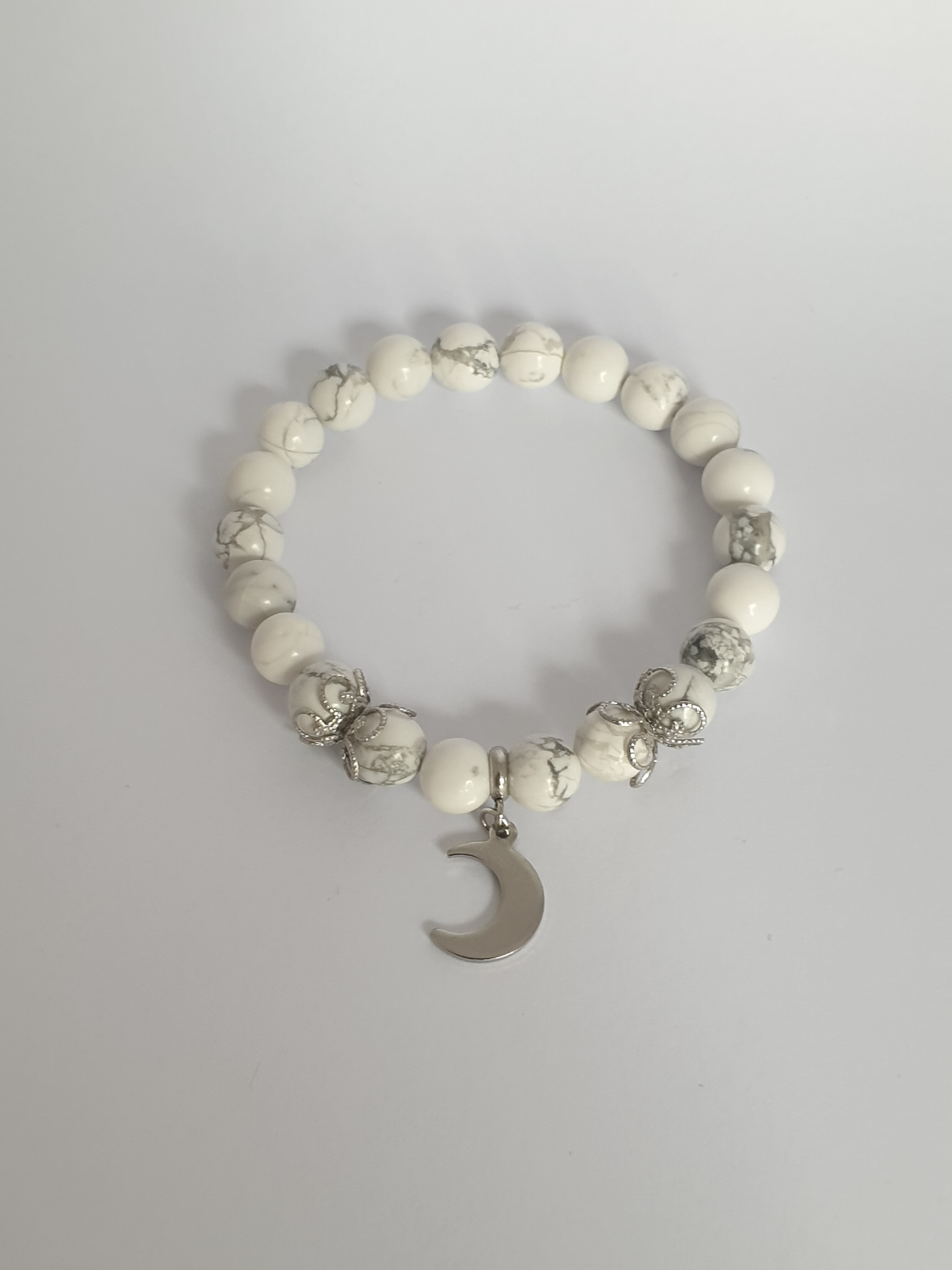 Bracelet Perle HOWLITE et Lune argentée 