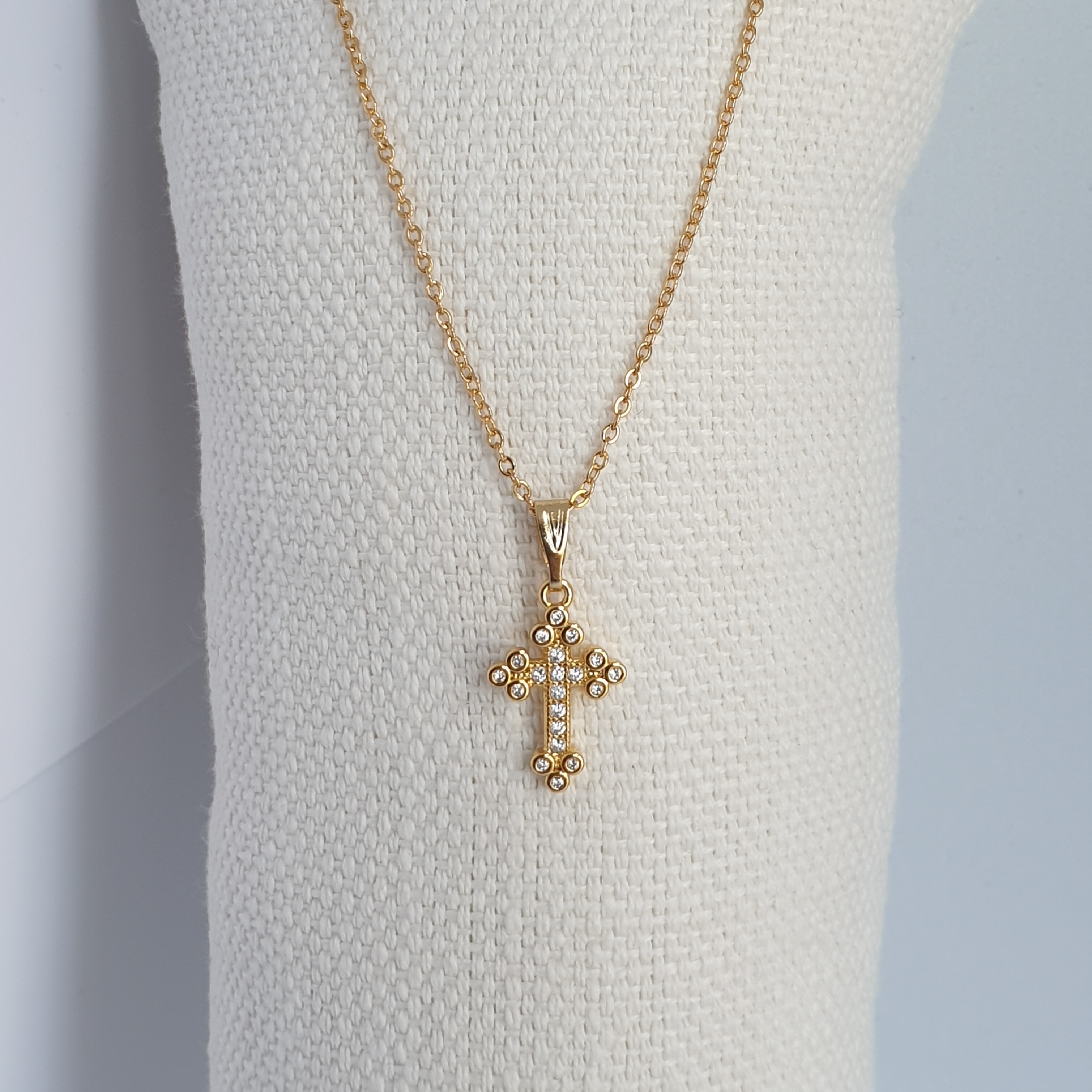 collier et croix strass à l'or fin