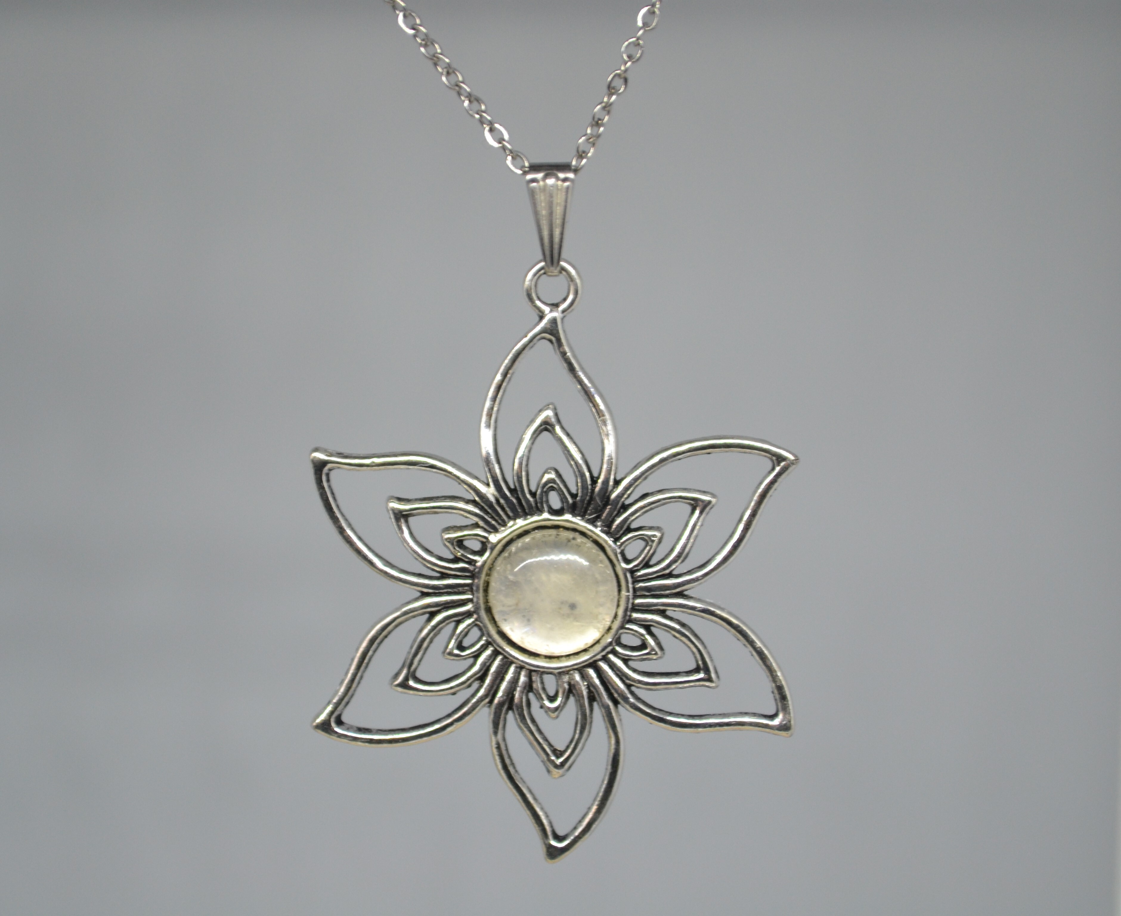 Pendentif fleur Cristal de roche
