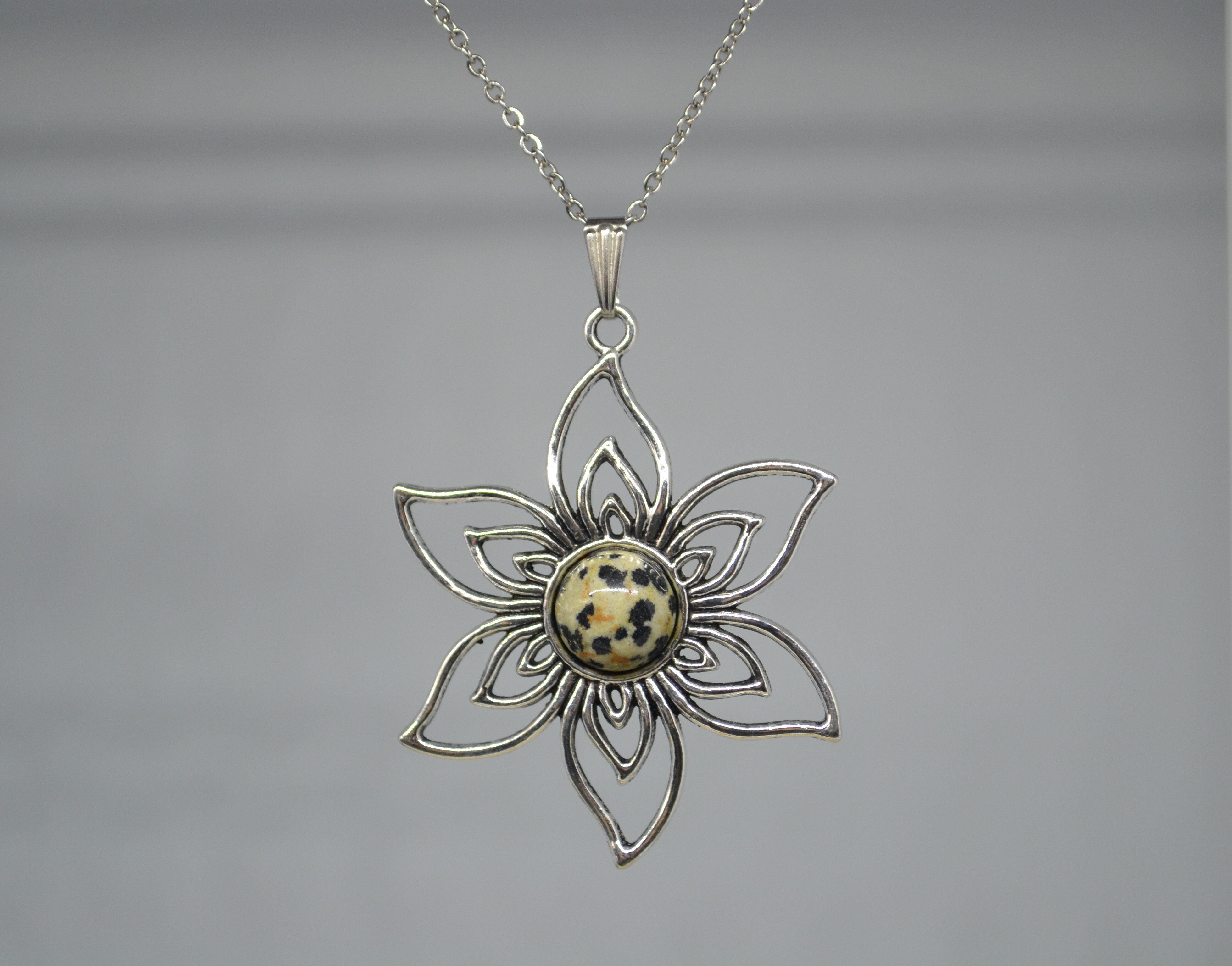 Pendentif fleur Jaspe dalmatien