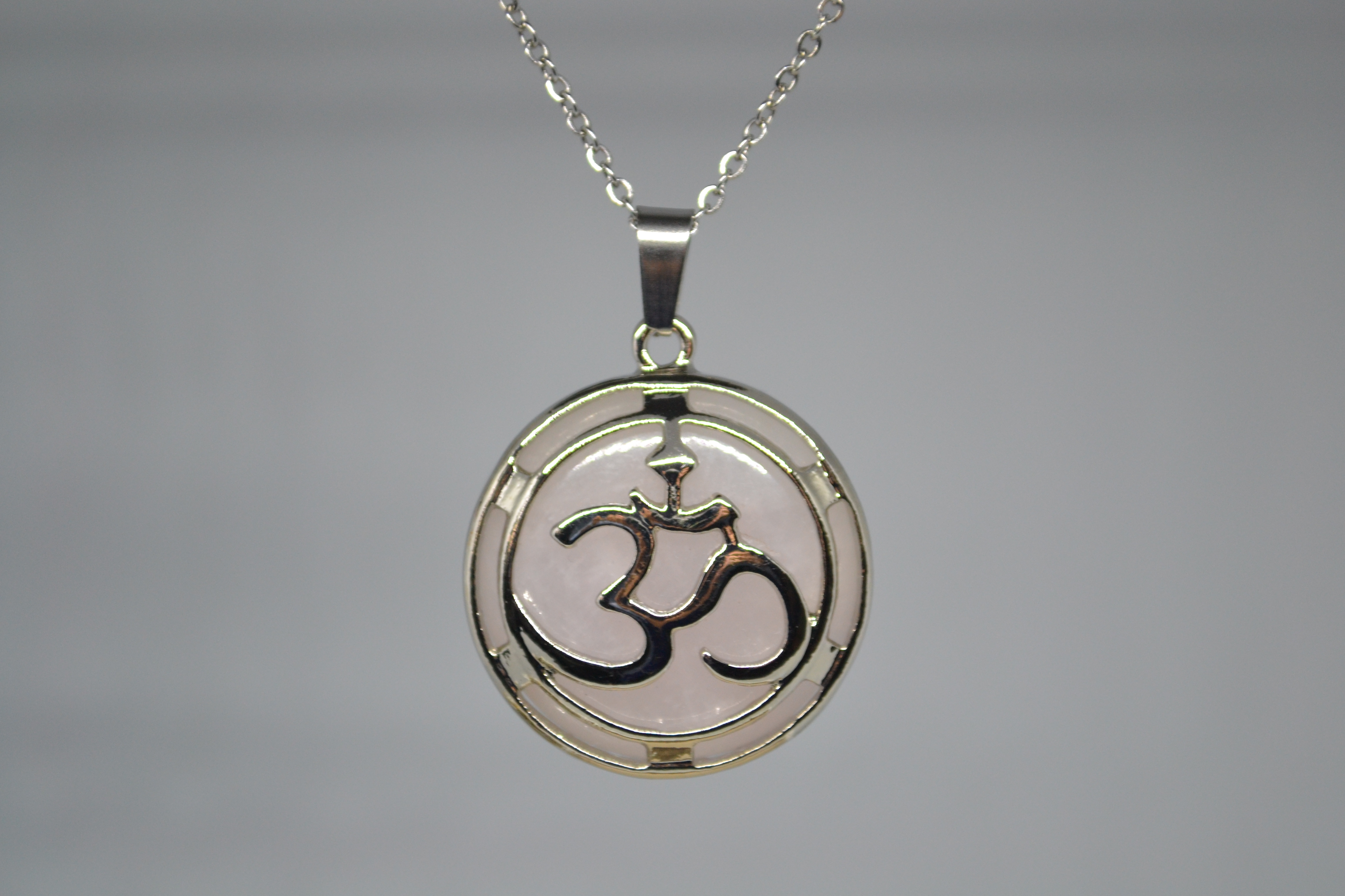 Pendentif Om Quartz rose