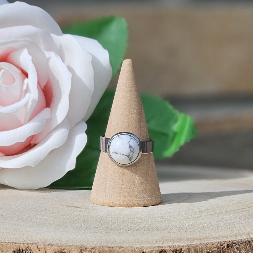 Bague Création Artisanale Argentée - Cabochon en Howlite - Bijou Apaisement & Sérénité