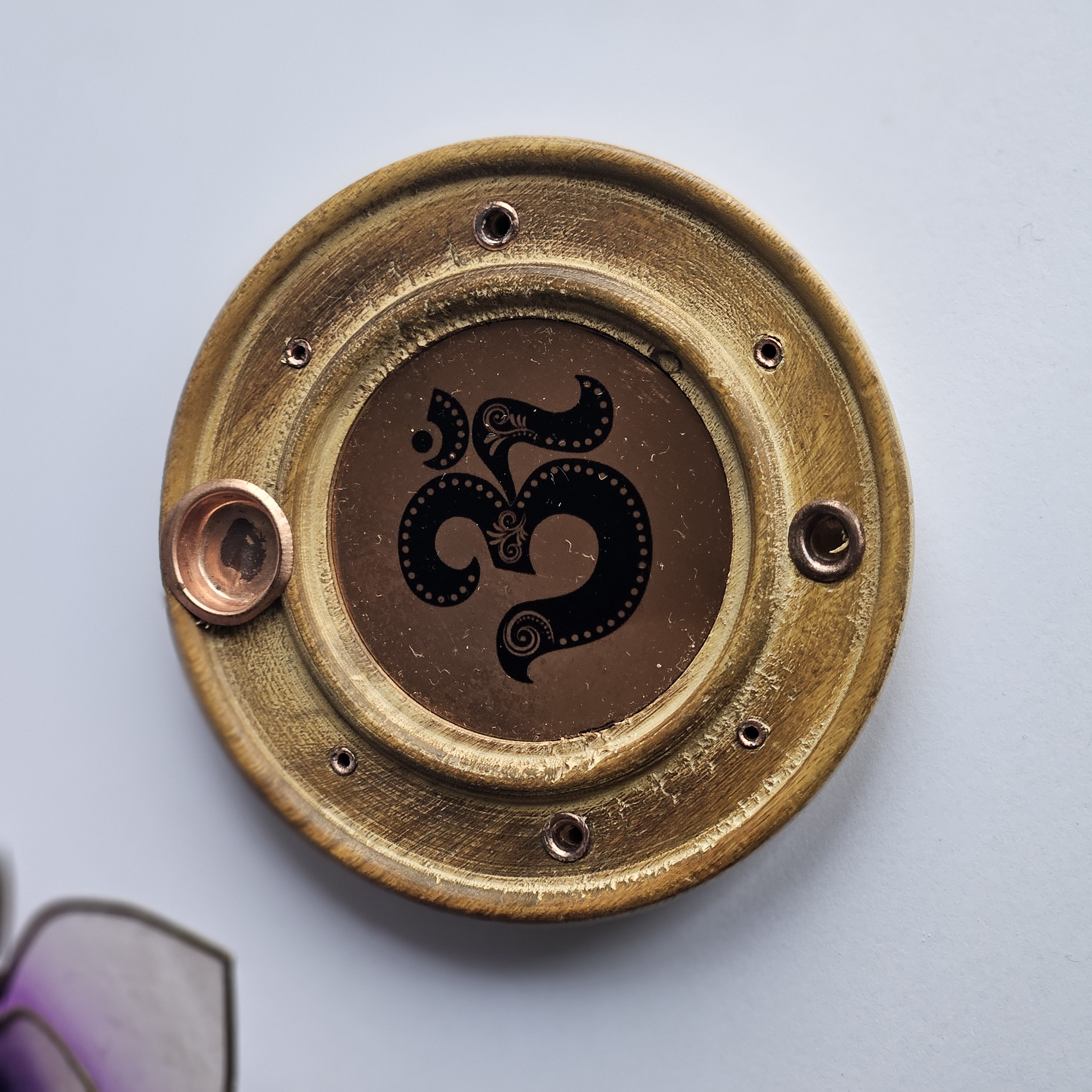 Porte-encens Om pour bâtons & cônes