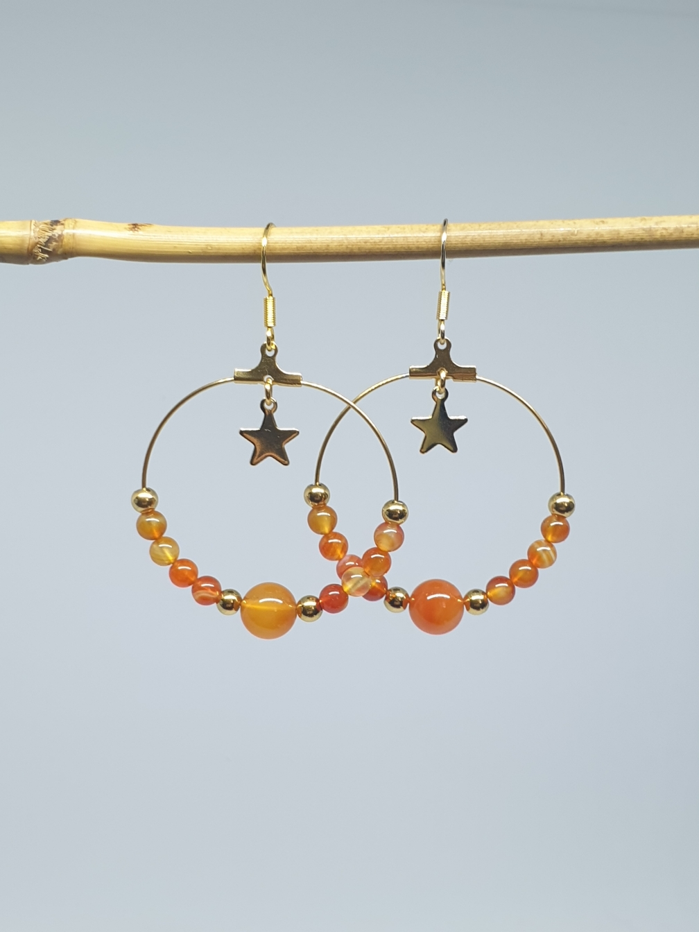 Créoles en Cornaline naturelle & Étoile dorée - Boucles d'Oreilles Artisanales