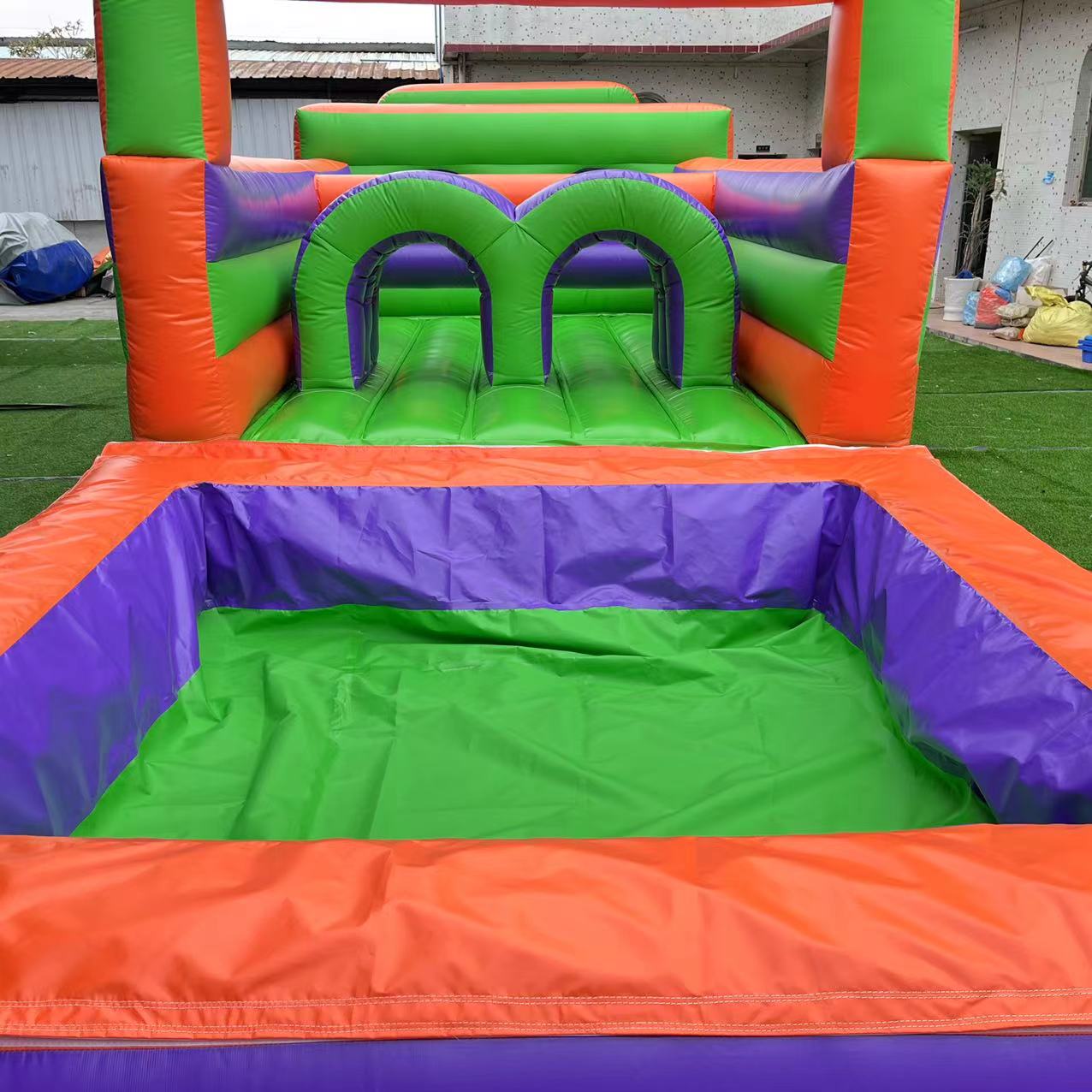 Batutas "Monstrų viešbutis kalnas + baseinas" 