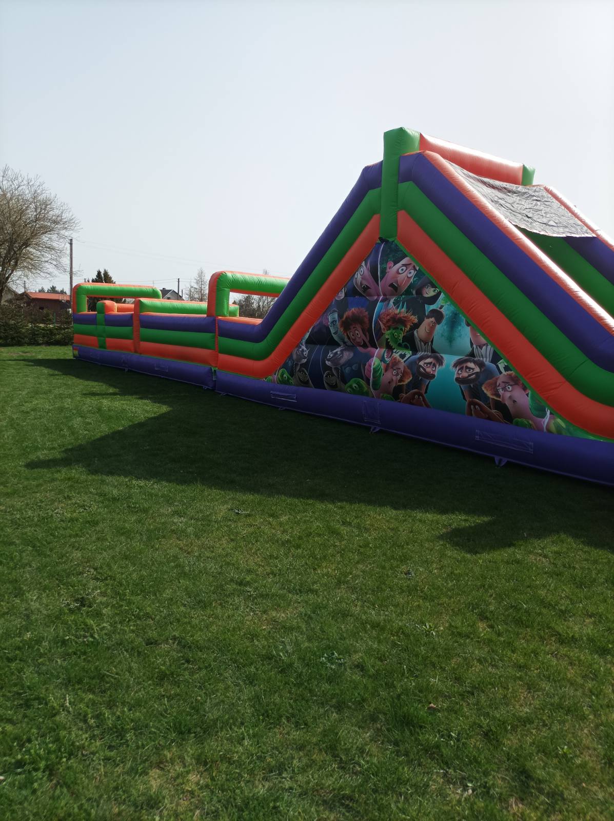 Batutas "Monstrų viešbutis kalnas + kliūtys" 