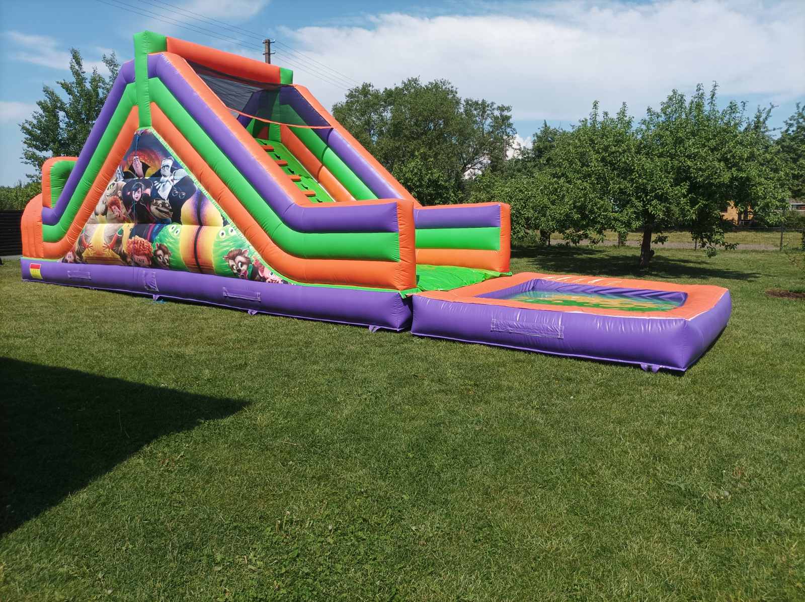 Batutas "Monstrų viešbutis kalnas + baseinas" 