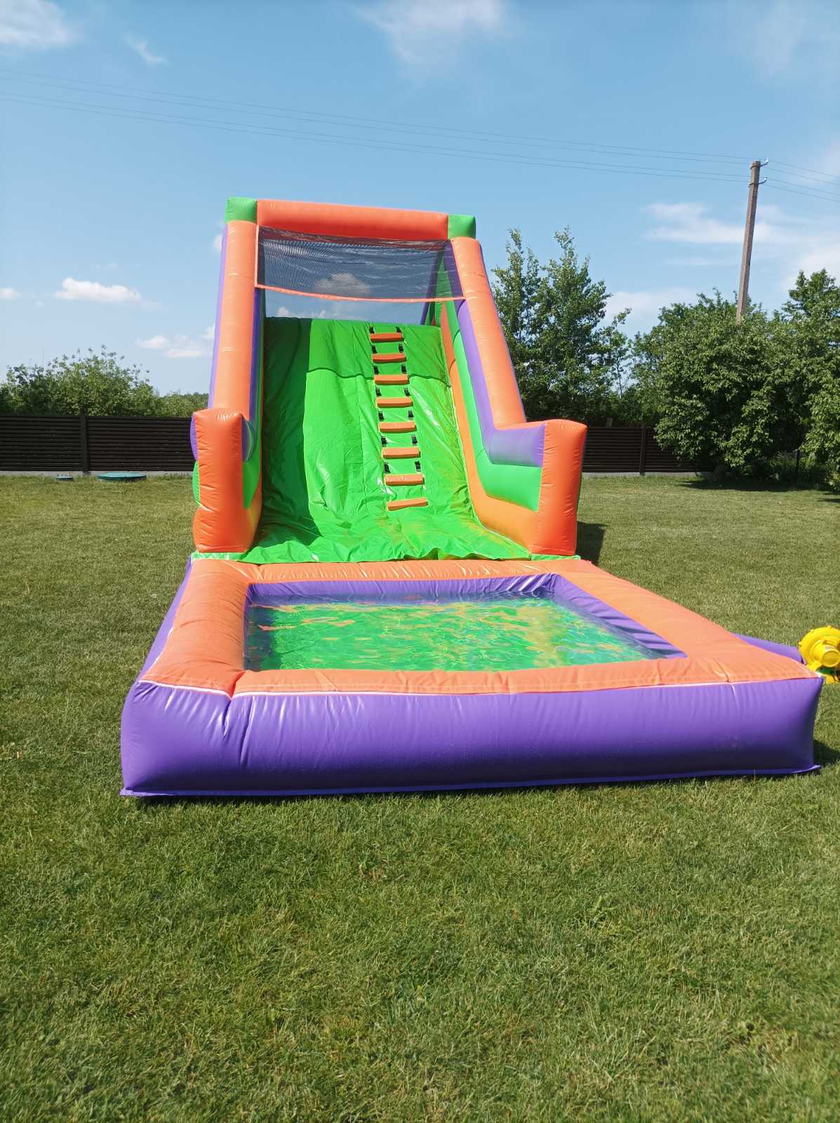 Batutas "Monstrų viešbutis kalnas + baseinas" 