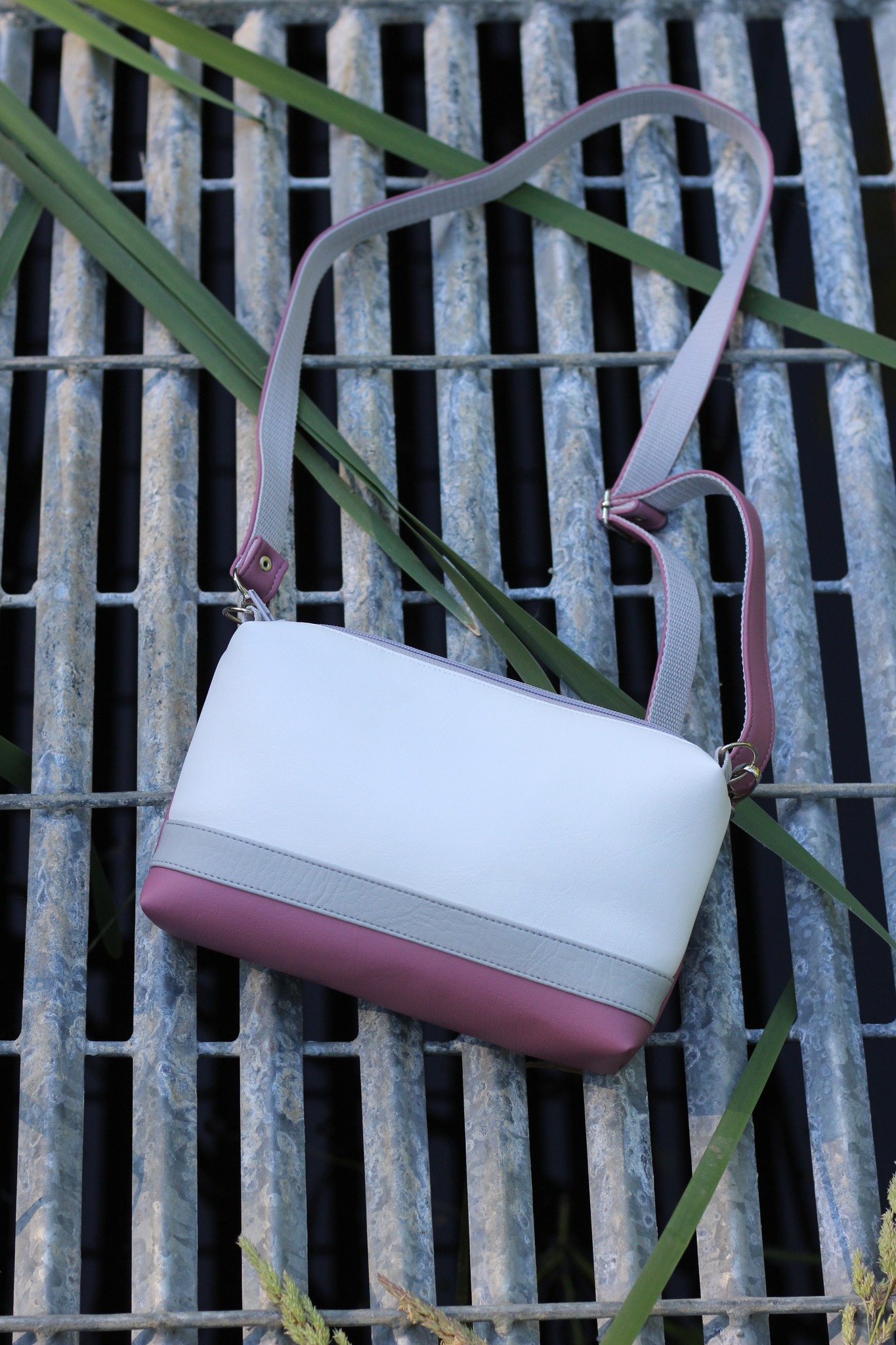 Rankinė su juostele 5