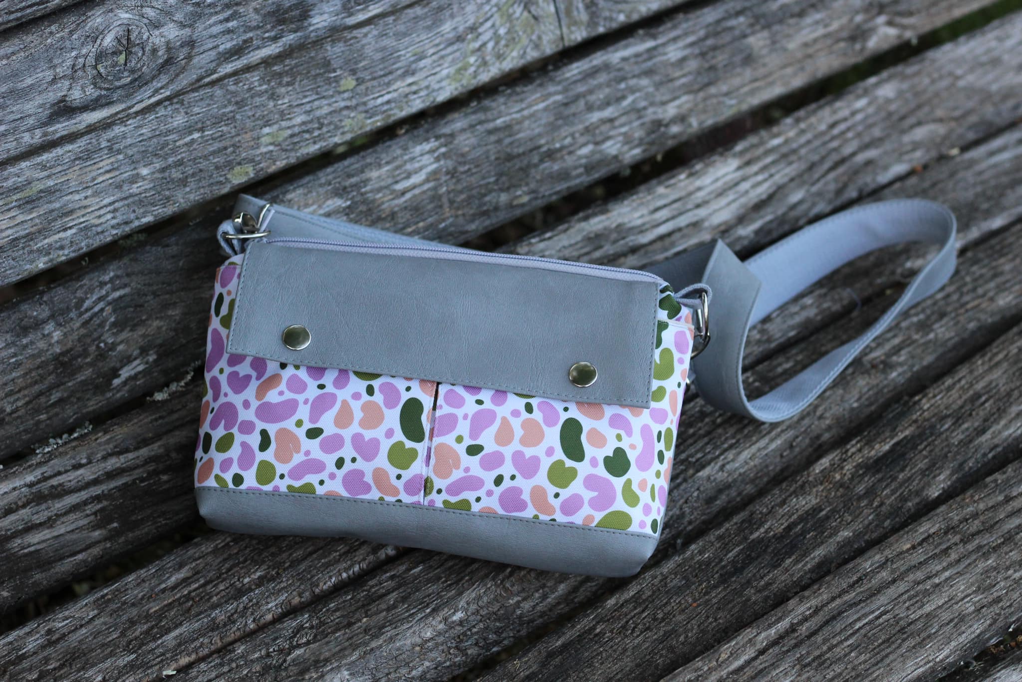 Rankinė su dviem kišenėmis priekyje 7