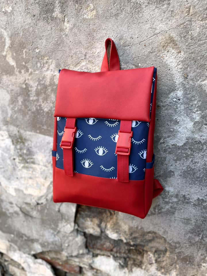 Kuprinė su plastikiniais užsegimais 2