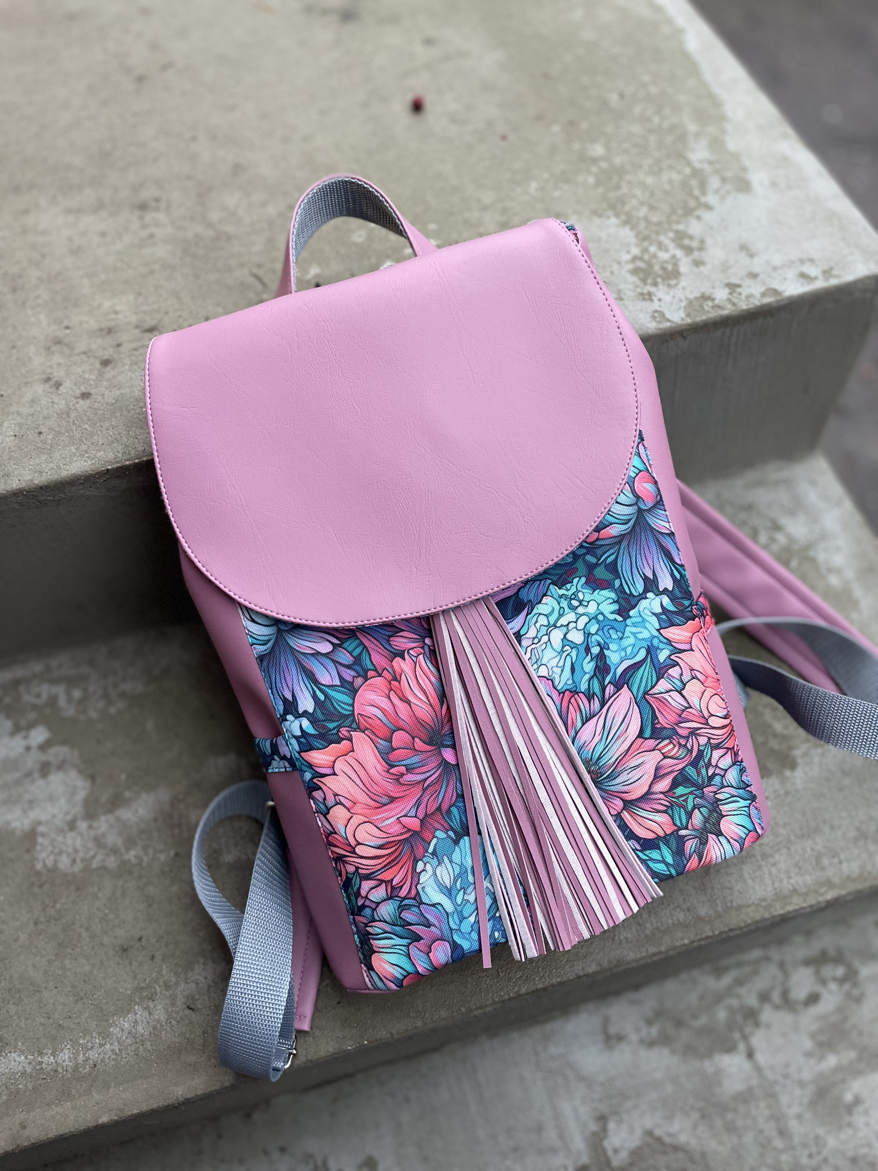 Kuprinė su kutu nedidelė 9