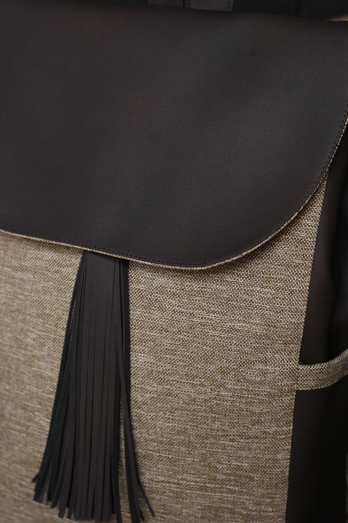 Kuprinė su nusegamu kutu