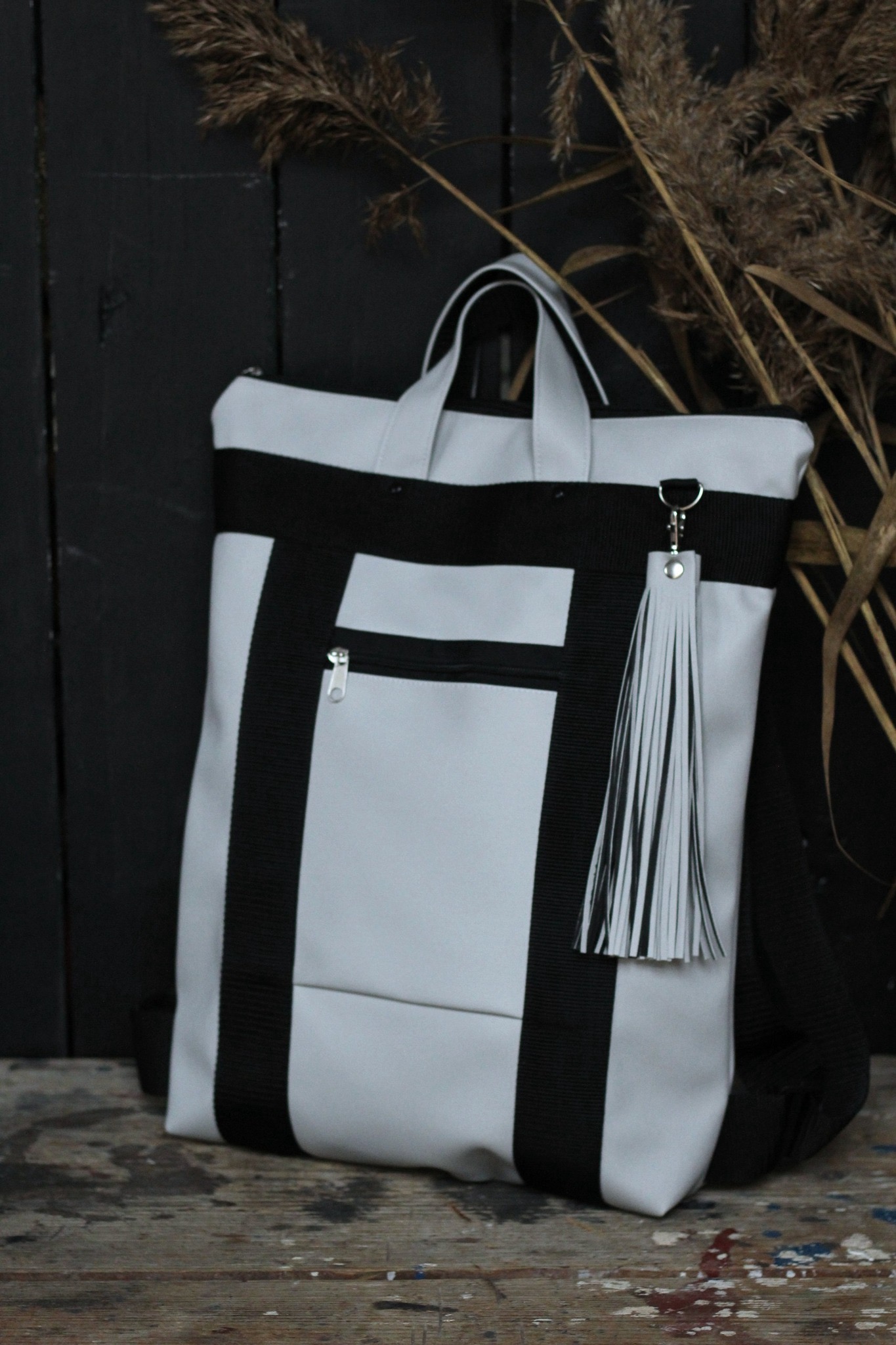 Didelė kuprinė su rankenėlėmis ir nusegamu kutu