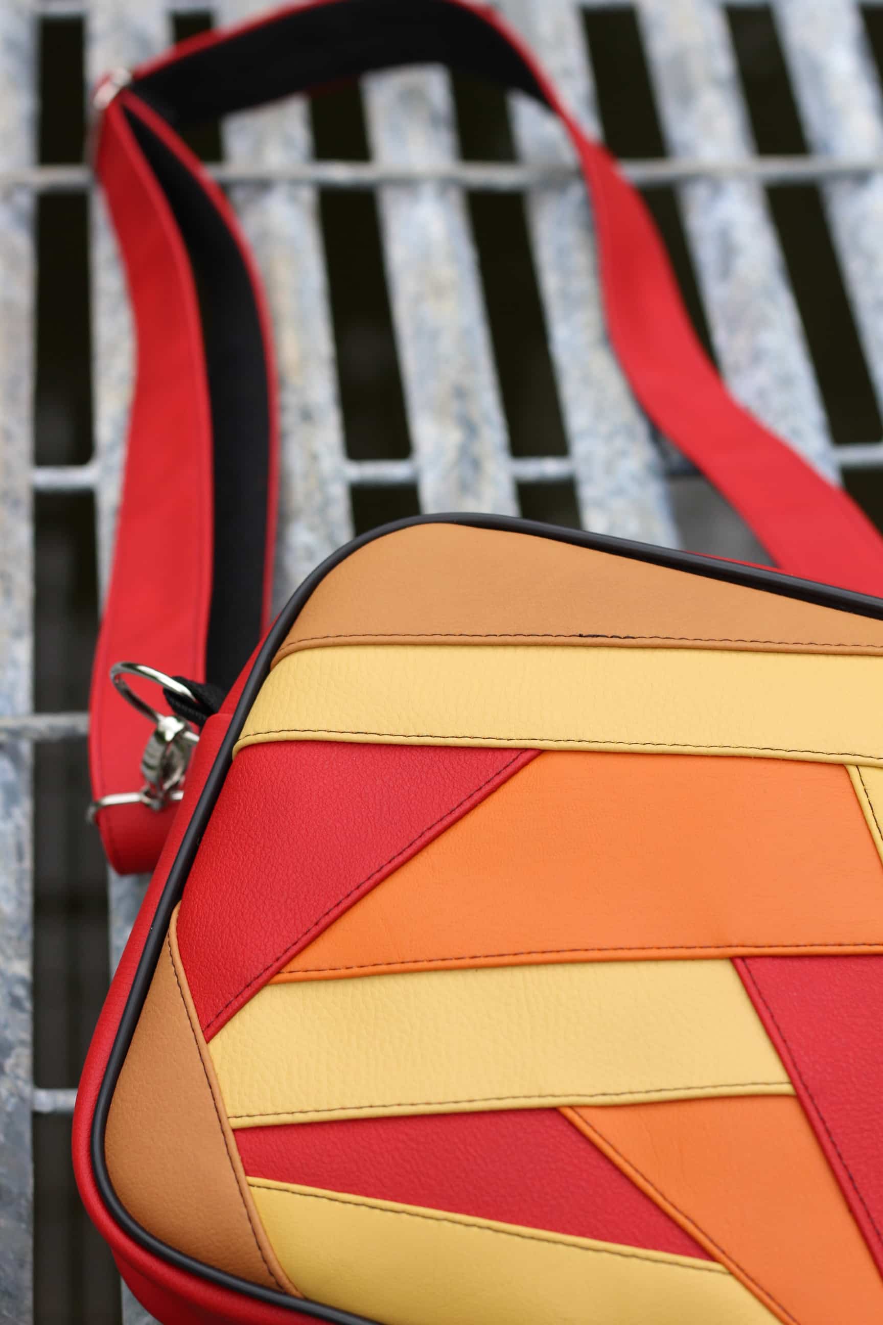 Rankinė su mozaikos priekiu 