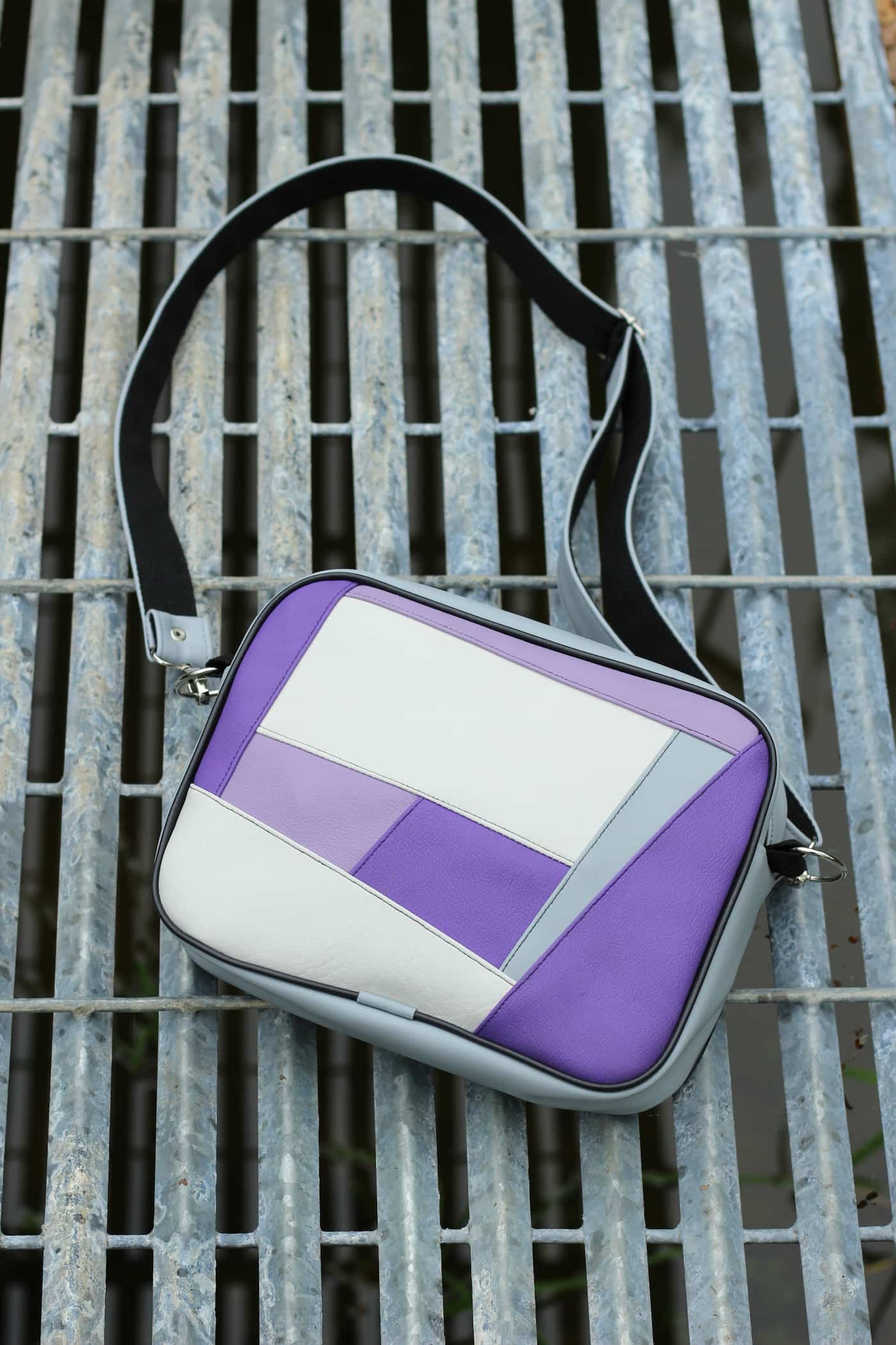 Rankinė su mozaikos priekiu