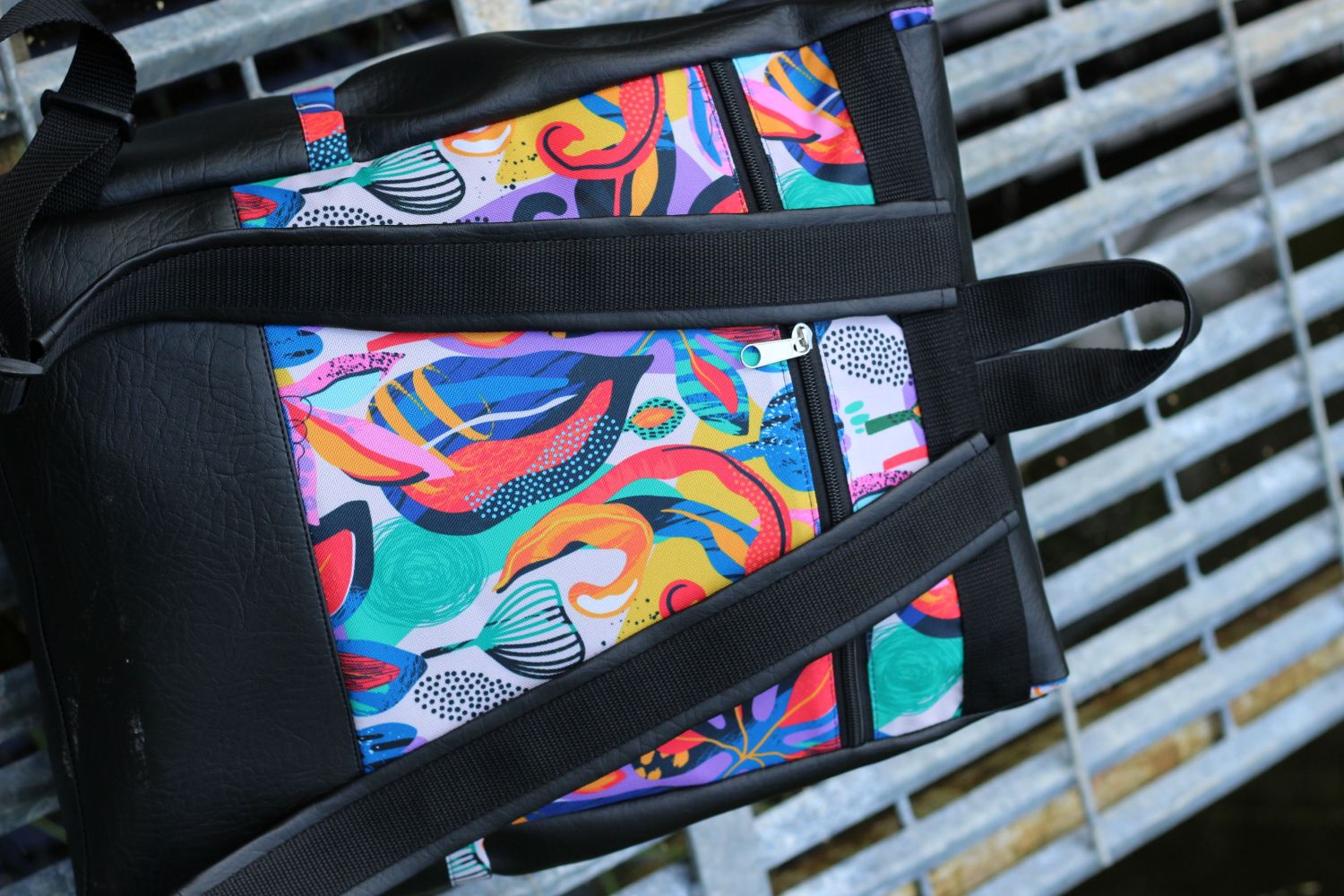 Kuprinė su plastikiniais užsegimais 