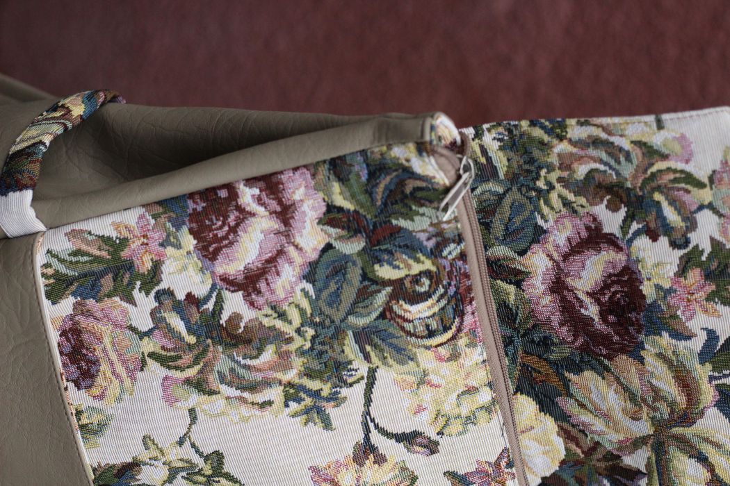 Kuprinė su spynelės užsegimu