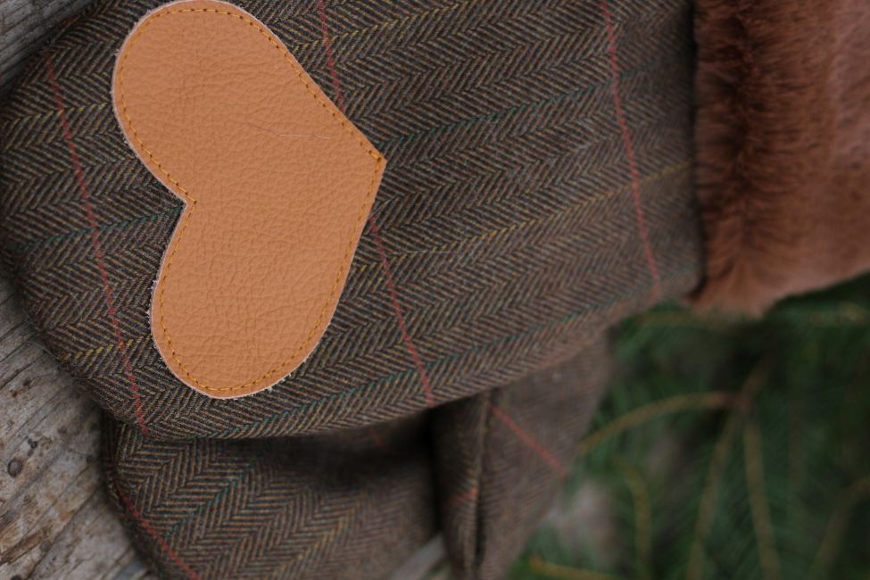 Pirštinės su širdelės aplikacija