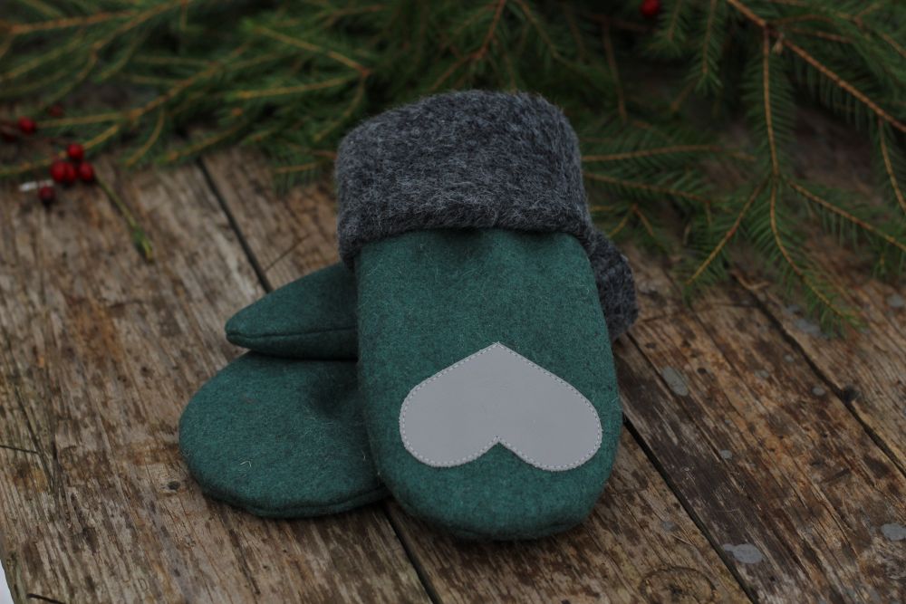 Pirštinės su širdelės aplikacija