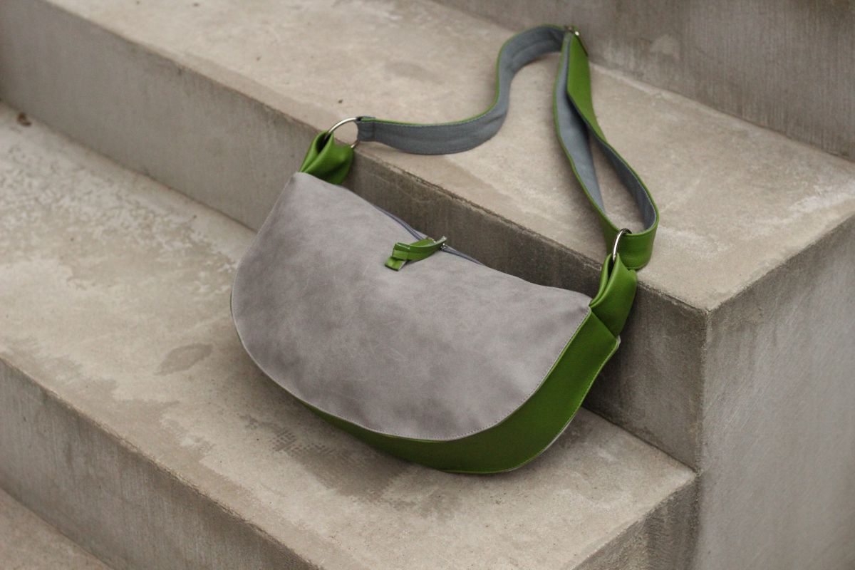 Pusmėnulio formos rankinė