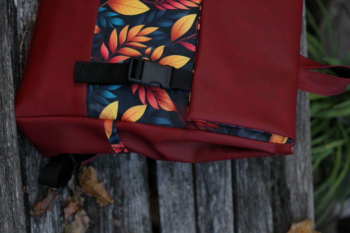 Kuprinė su plastikiniais užsegimais 