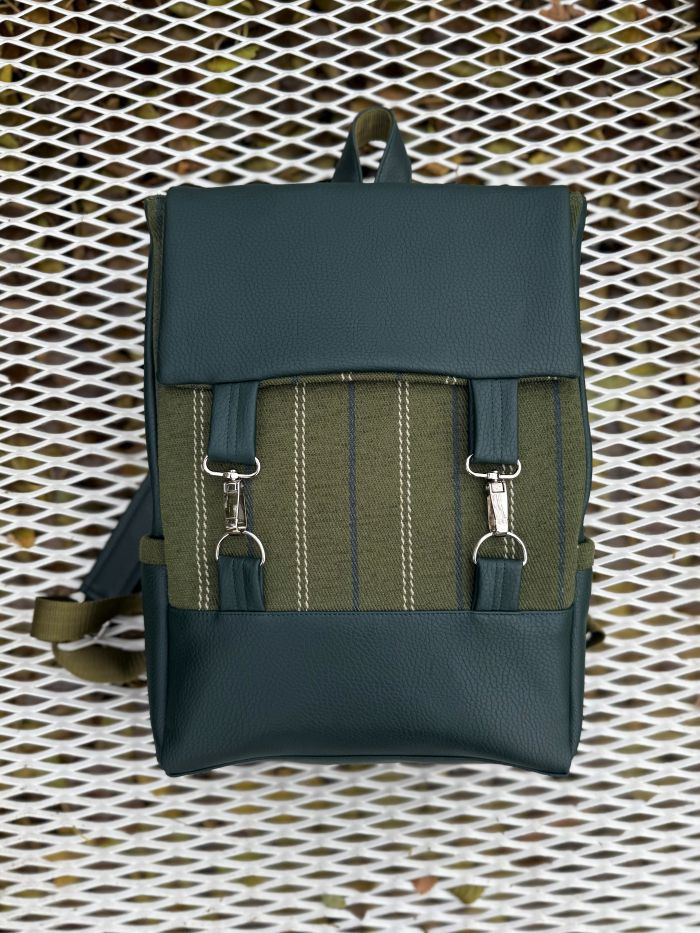 Kuprinė su karabinais