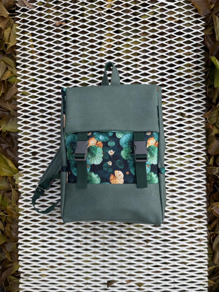 Kuprinė su plastikiniais užsegimais 