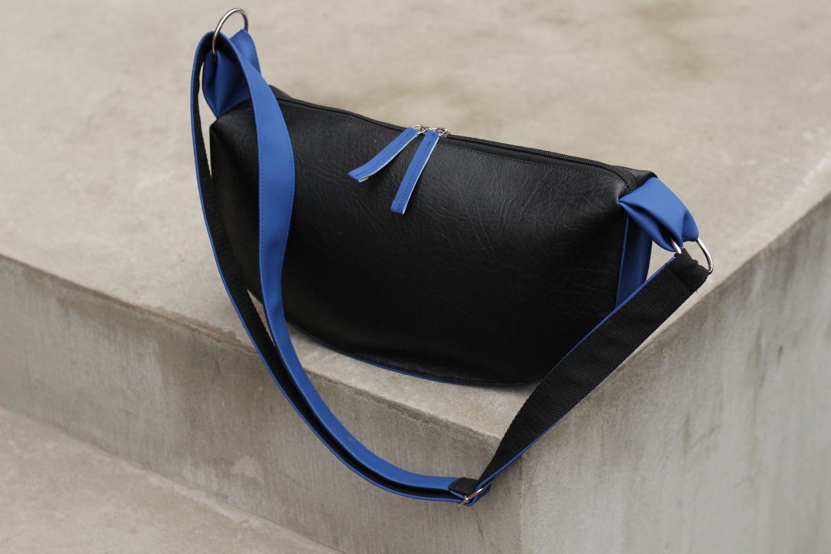 Pusmėnulio formos rankinė