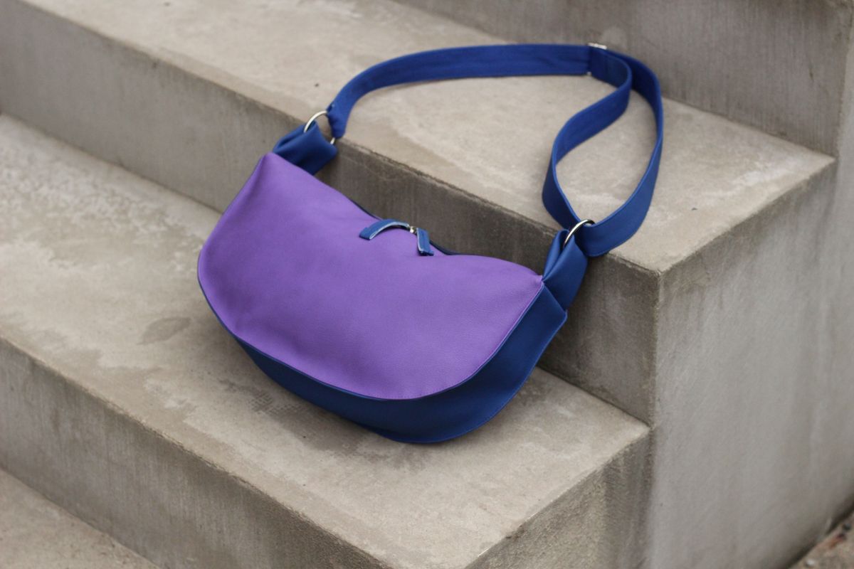 Pusmėnulio formos rankinė