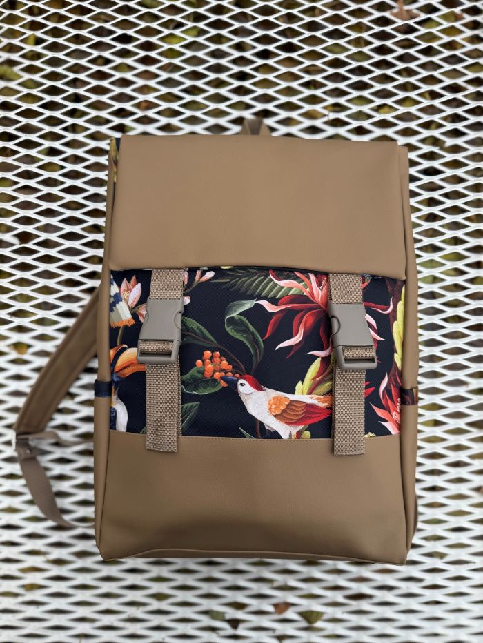 Kuprinė su plastikiniais užsegimais 